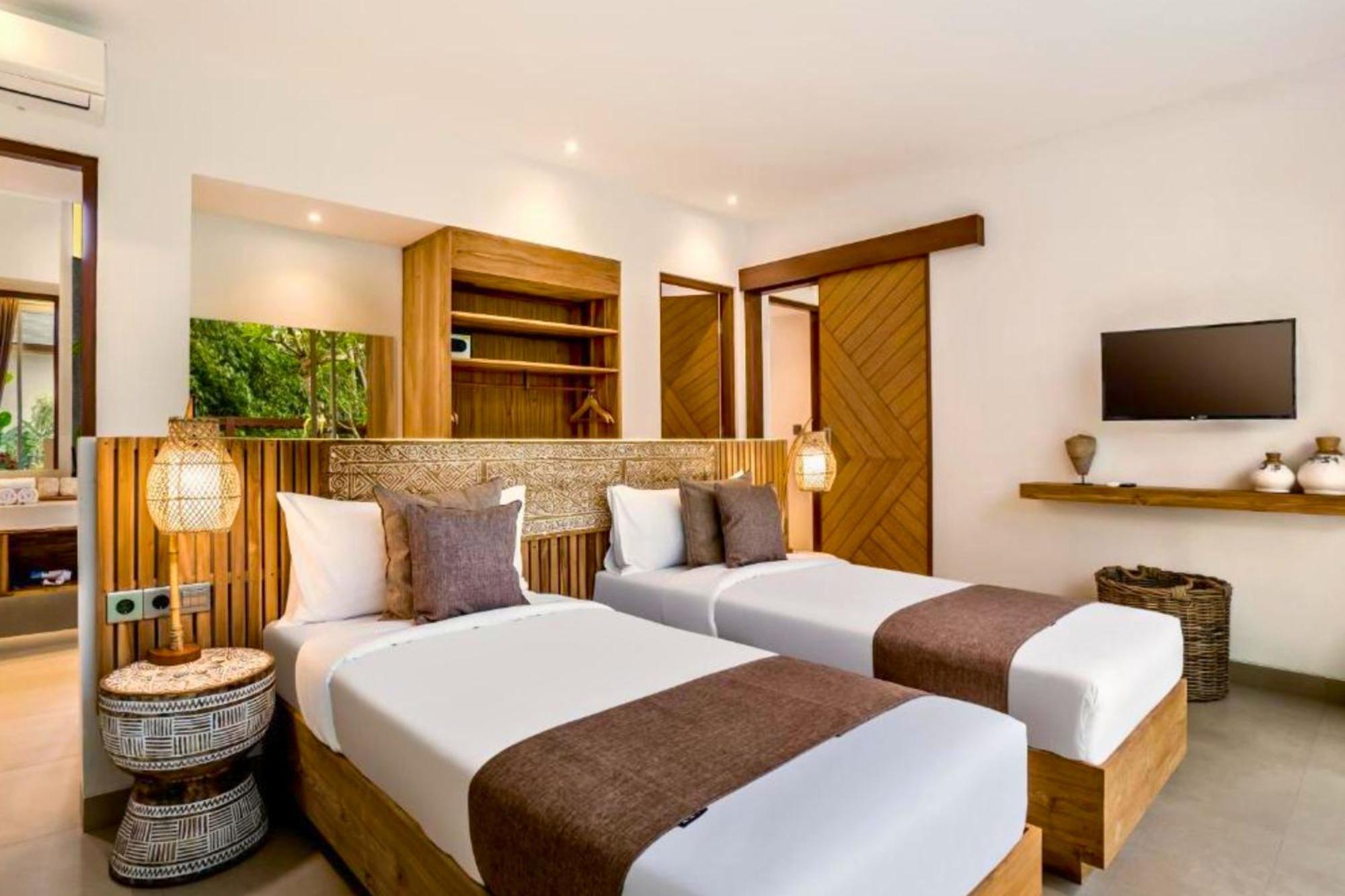 Bharani 5 Bedroom Private Pool Zn208