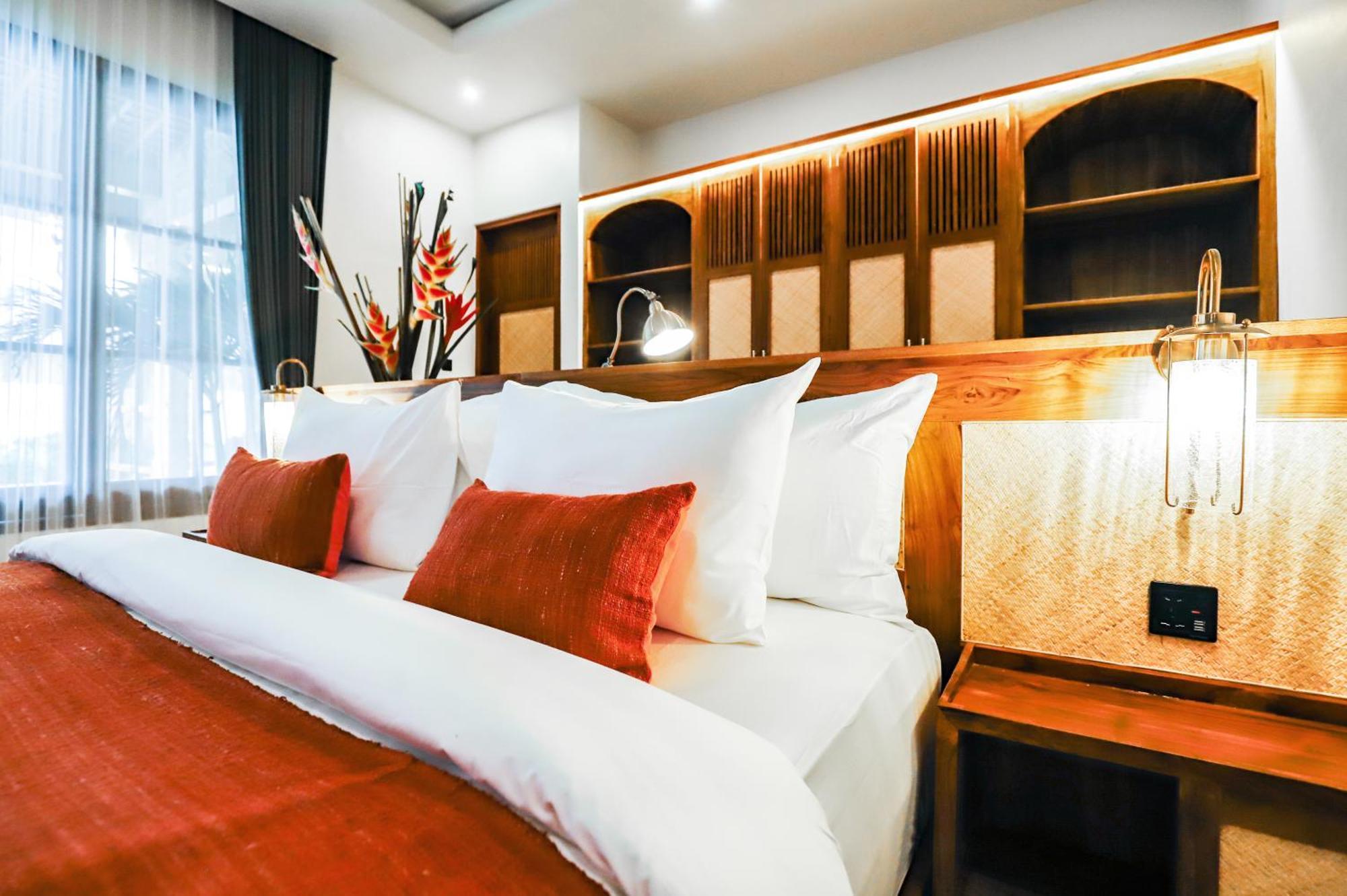 Villa New Batavia - Modern Luxury & Cultural Fusion