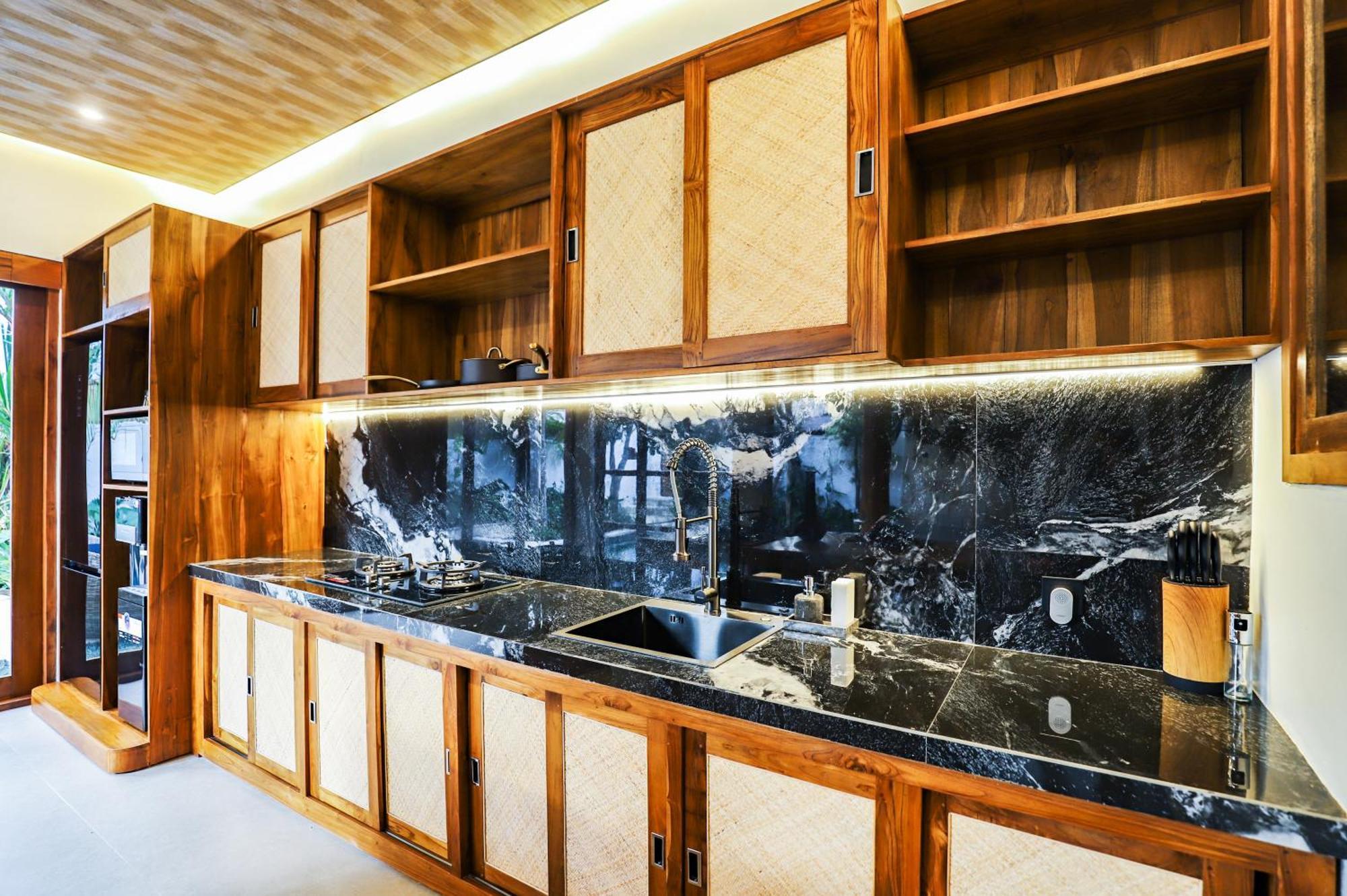 Villa New Batavia - Modern Luxury & Cultural Fusion