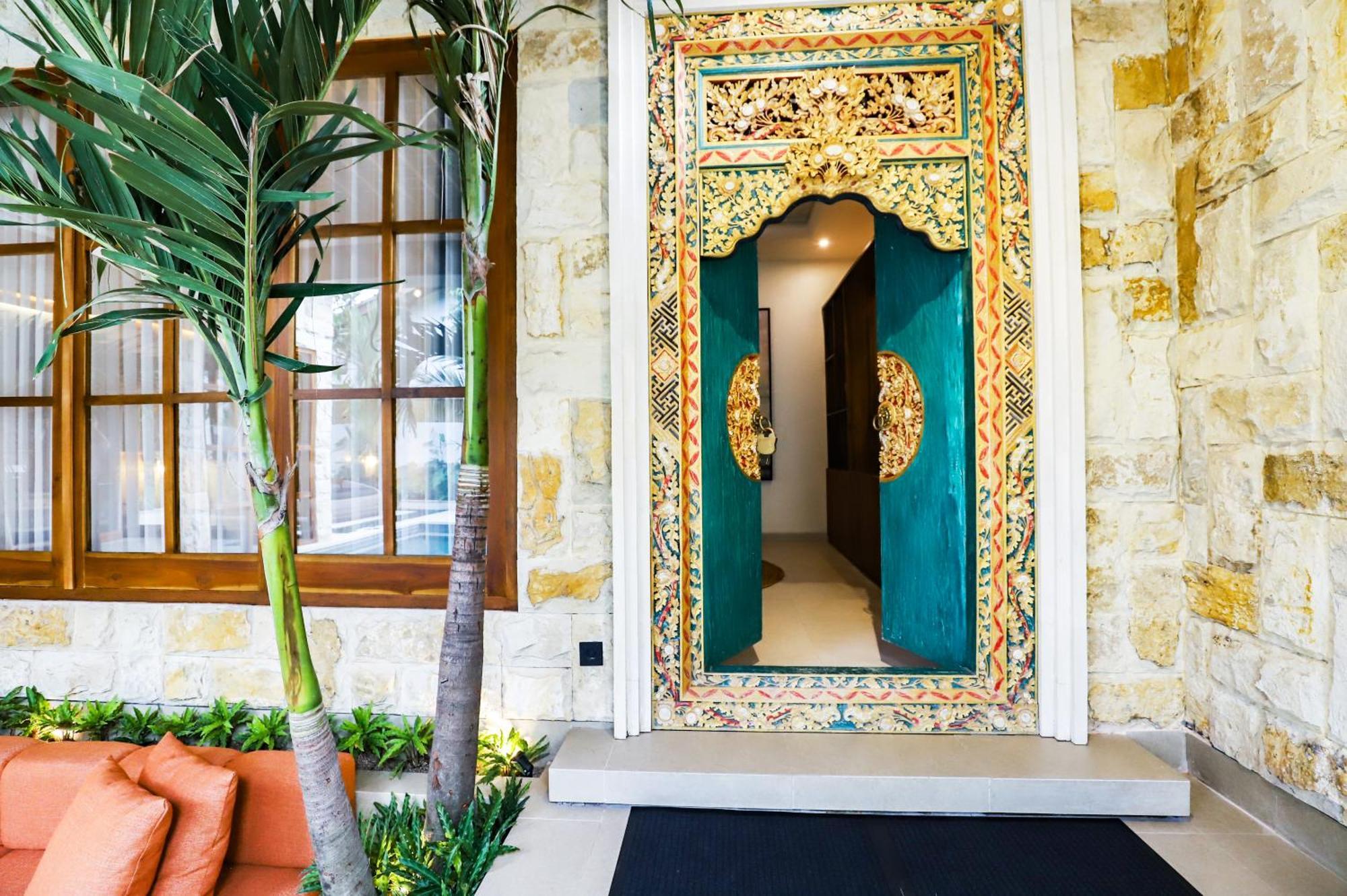 Villa New Batavia - Modern Luxury & Cultural Fusion *