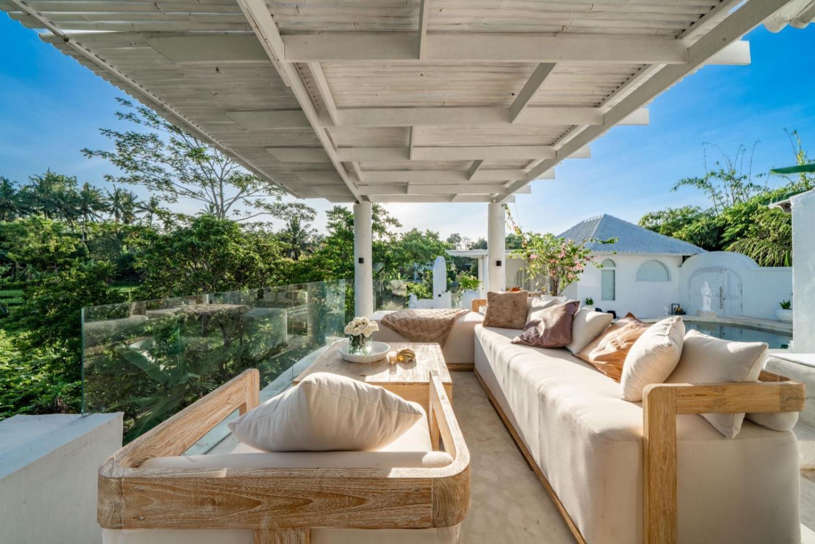 Villa Exclusive 3br Celebrity - Ice Bath - Sauna - Jacuzzi - Outdoor Gym - Bbq - Stunning Rice Field & Jungle Views *