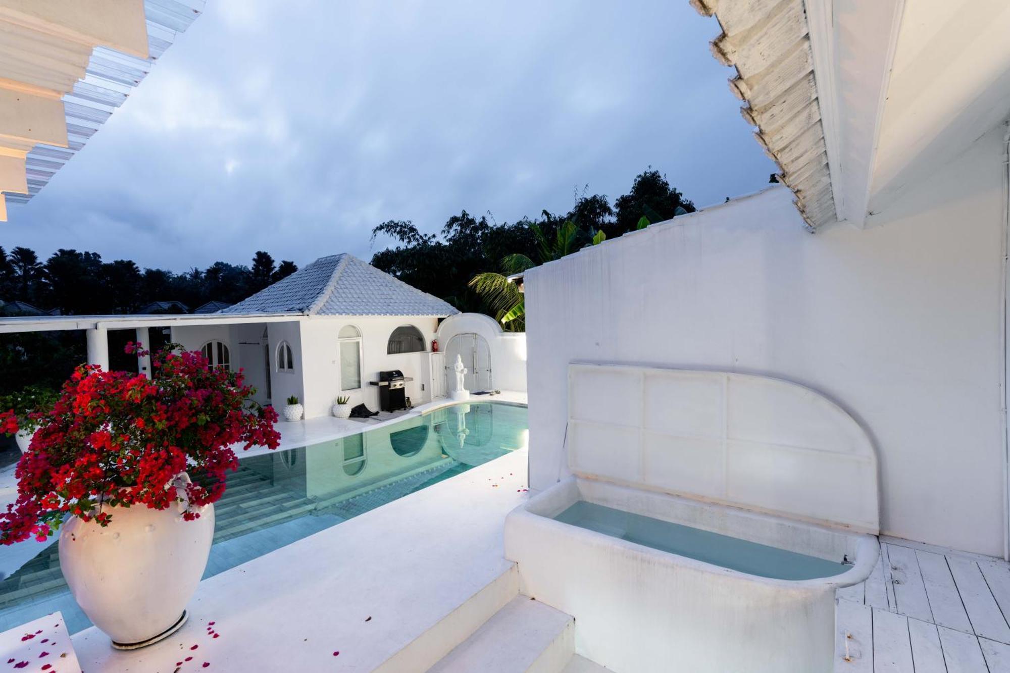 Exclusive 3br Celebrity - Ice Bath - Sauna - Jacuzzi - Outdoor Gym - Bbq - Stunning Rice Field & Jungle Views Villa *