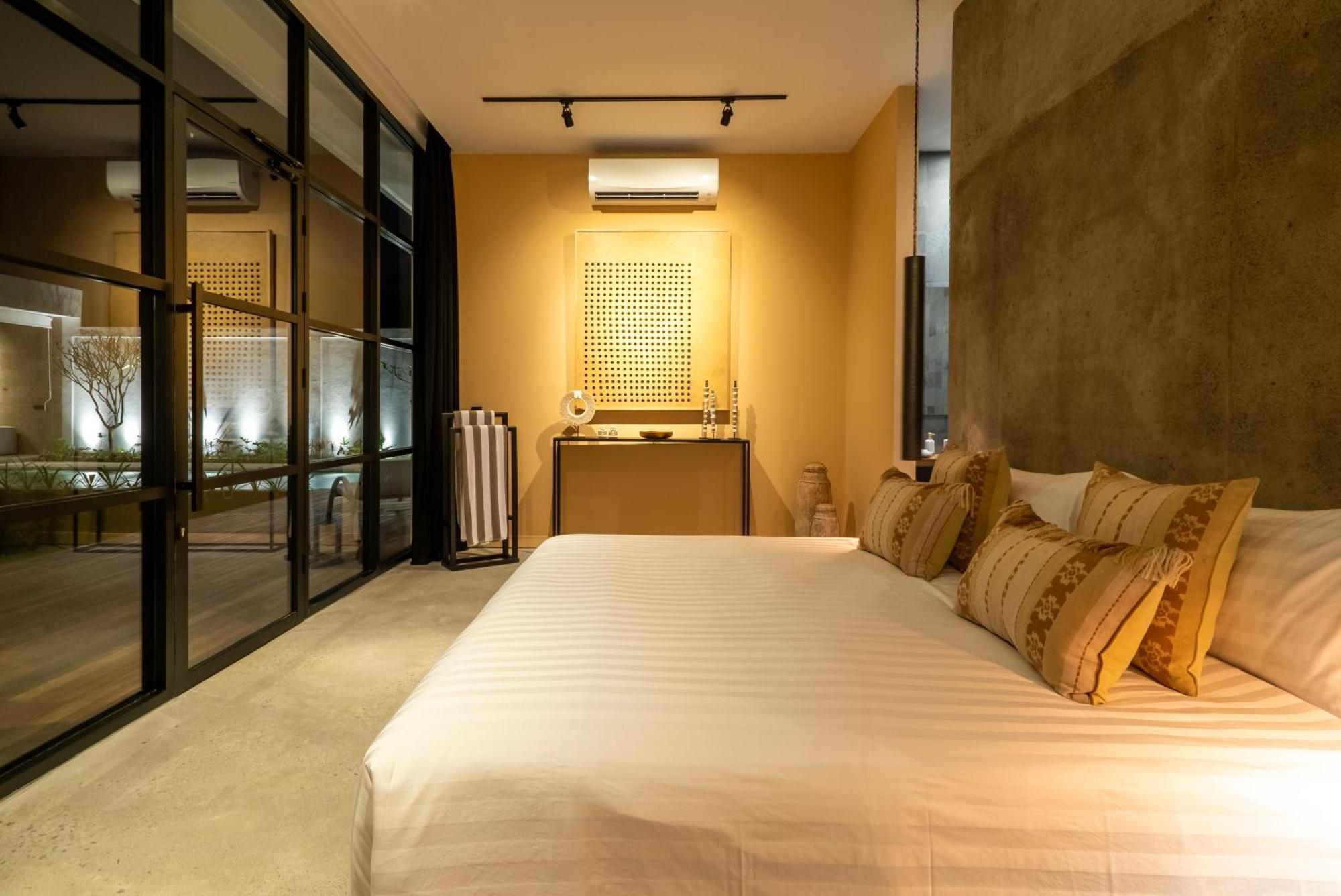 Rouge - Loft Noon Villa *