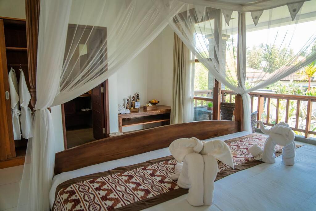 Spacious 2 Bedroom Private Pool