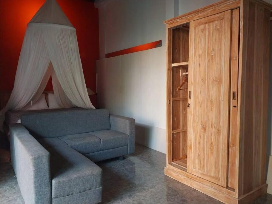 Spacious 4 Bedrooms In The Heart Of *