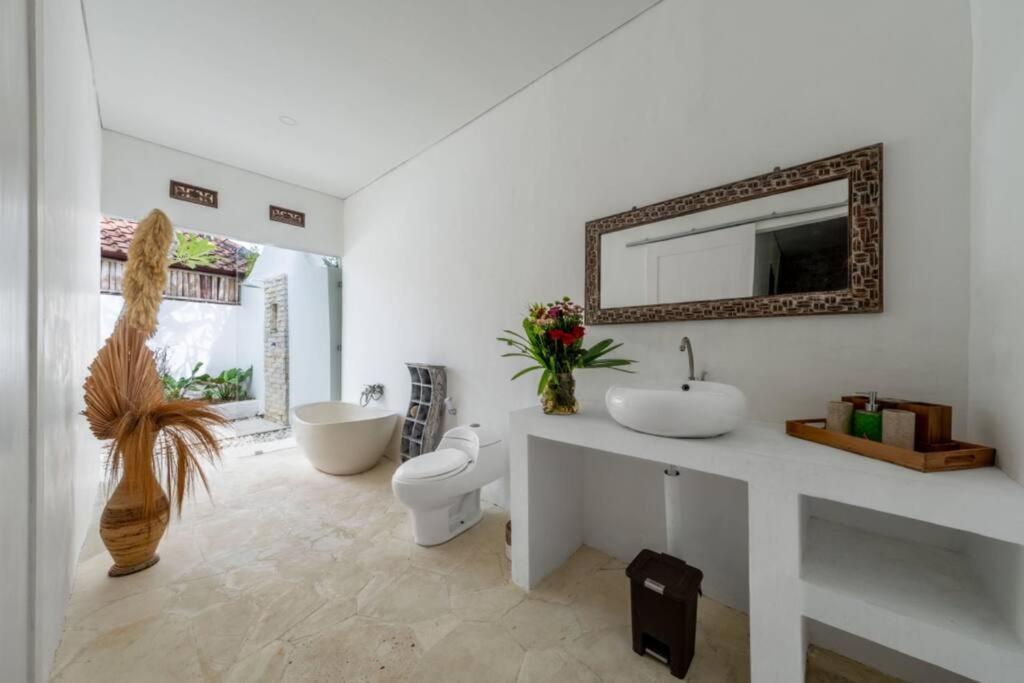 Family Oasis, 2 Bedrooms, Shared Pool, Garden, Rice Field View Ubud (Bali)