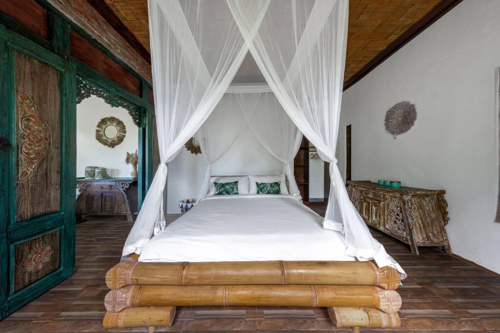 Family Oasis, 2 Bedrooms, Shared Pool, Garden, Rice Field View Ubud (Bali)