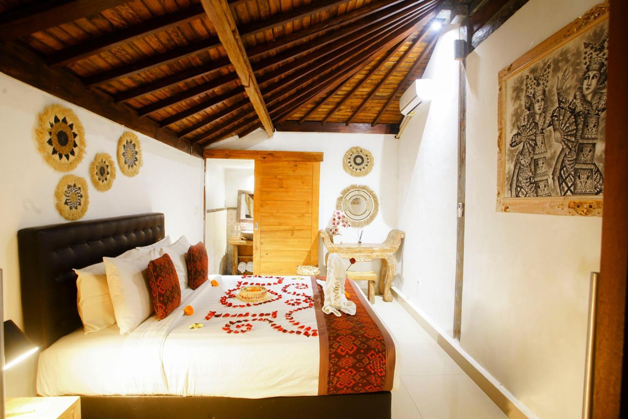 Private With Nature Atmosphere By Dino Villa Ubud