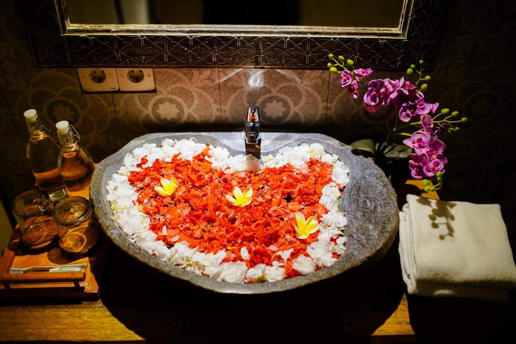 Villa Private With Nature Atmosphere By Dino Ubud