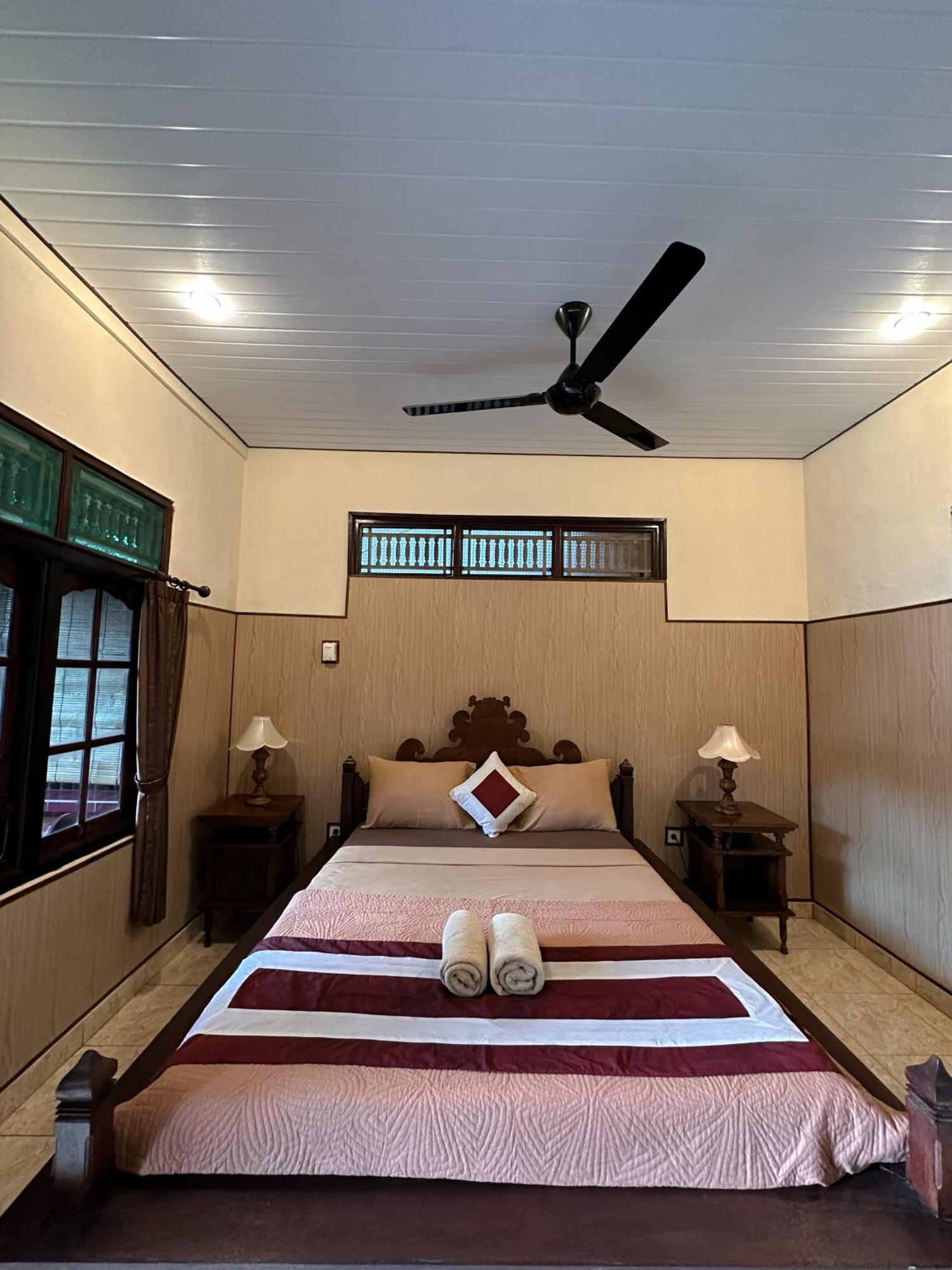Tempat Tidur & Sarapan Kajeng 2*