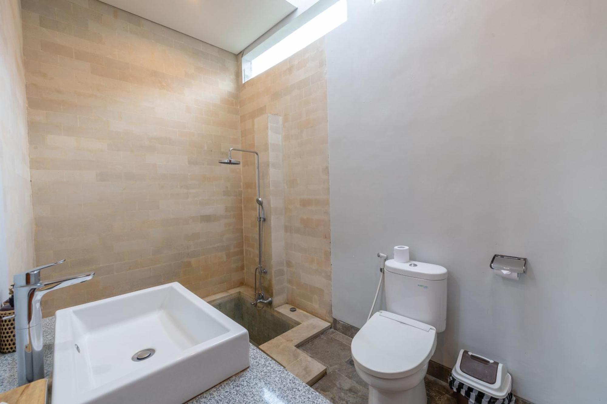Tempat Tidur & Sarapan Lavanya Romantic 3*