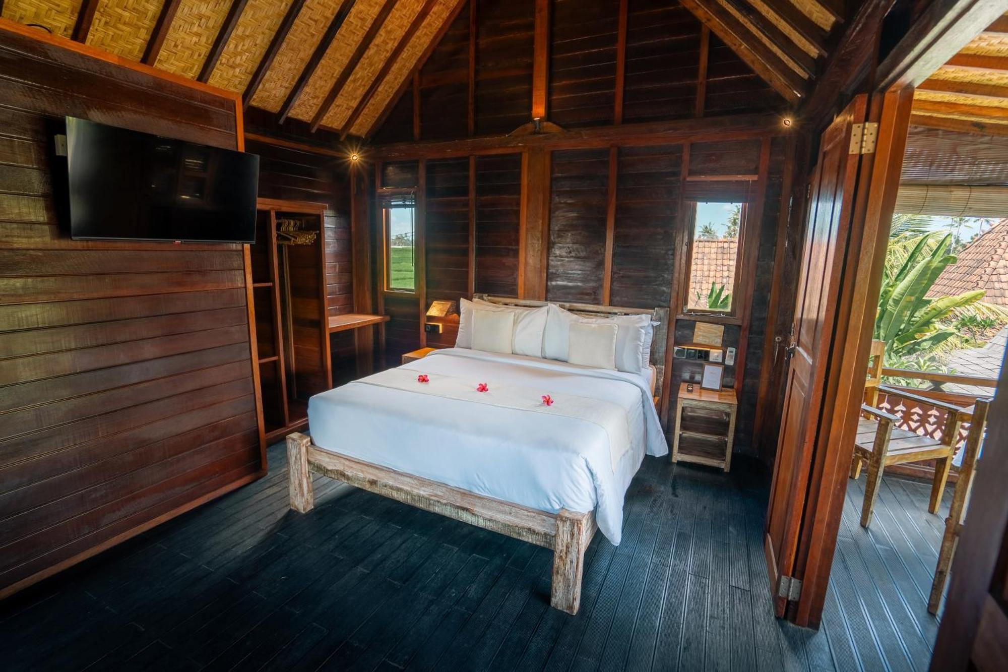 Indulge In The Serenity Of Bali At Rumah Elfi *