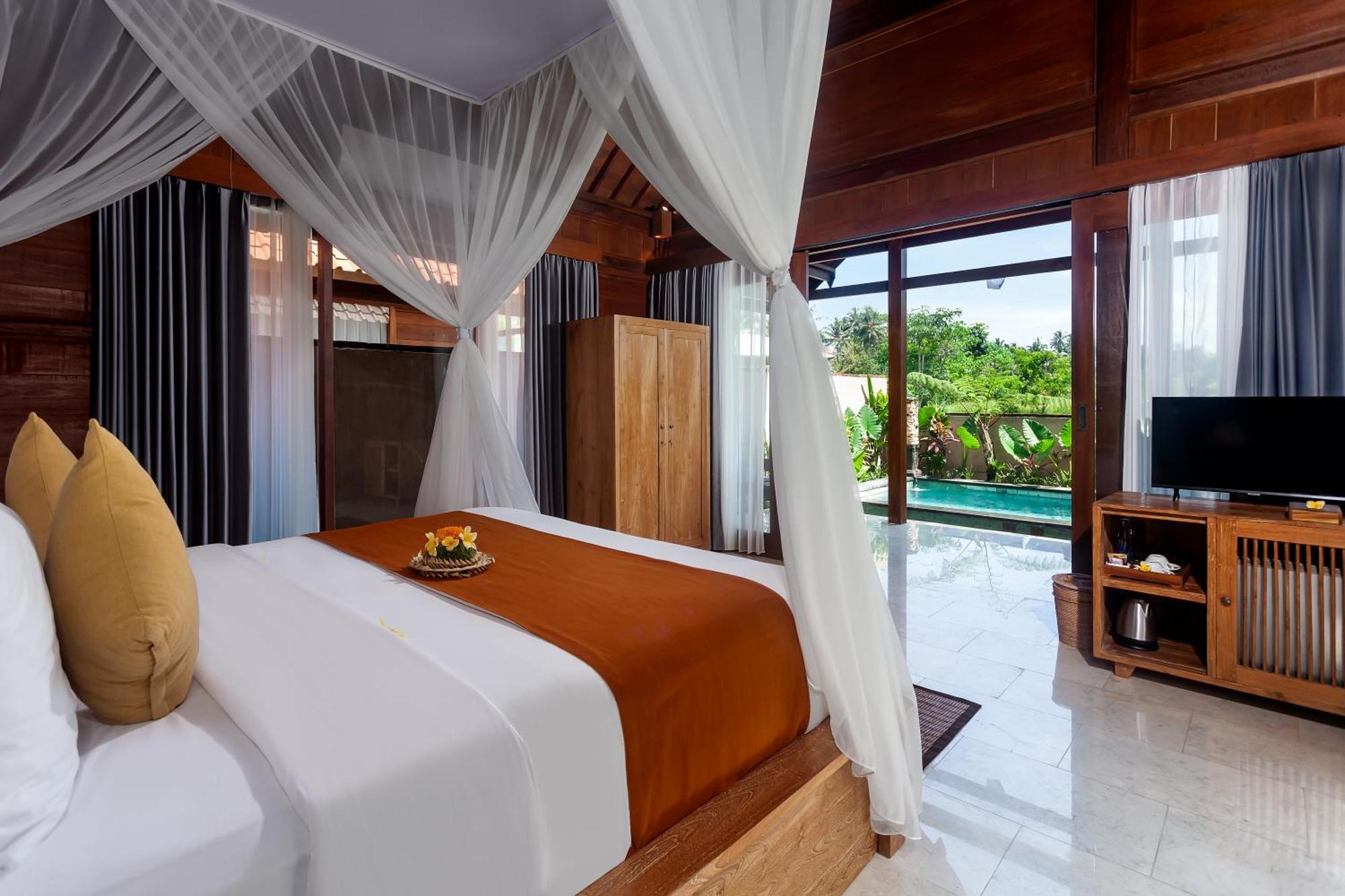 Santris By Pramana Villa