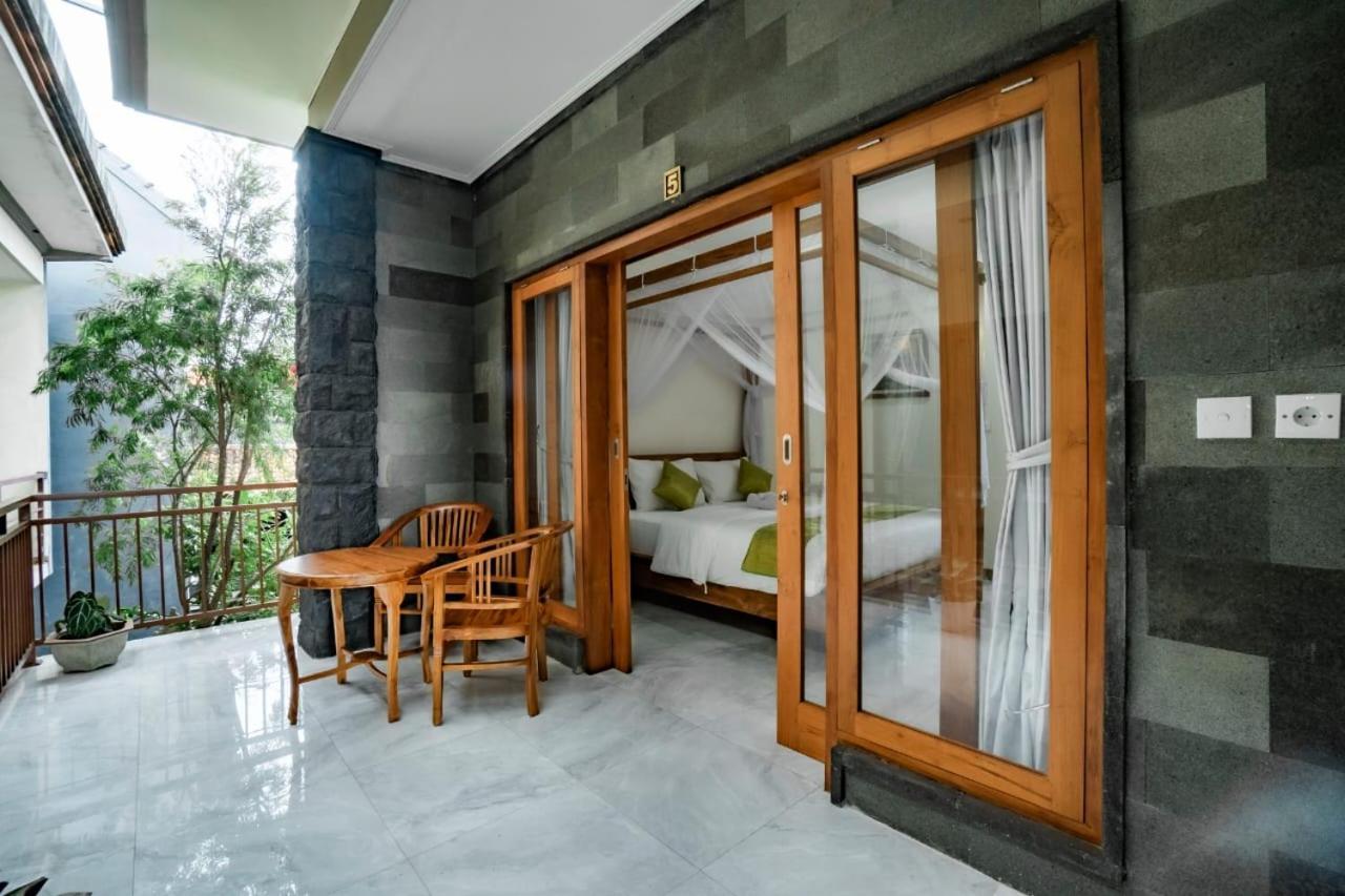 Guest house Pak'vo'house *