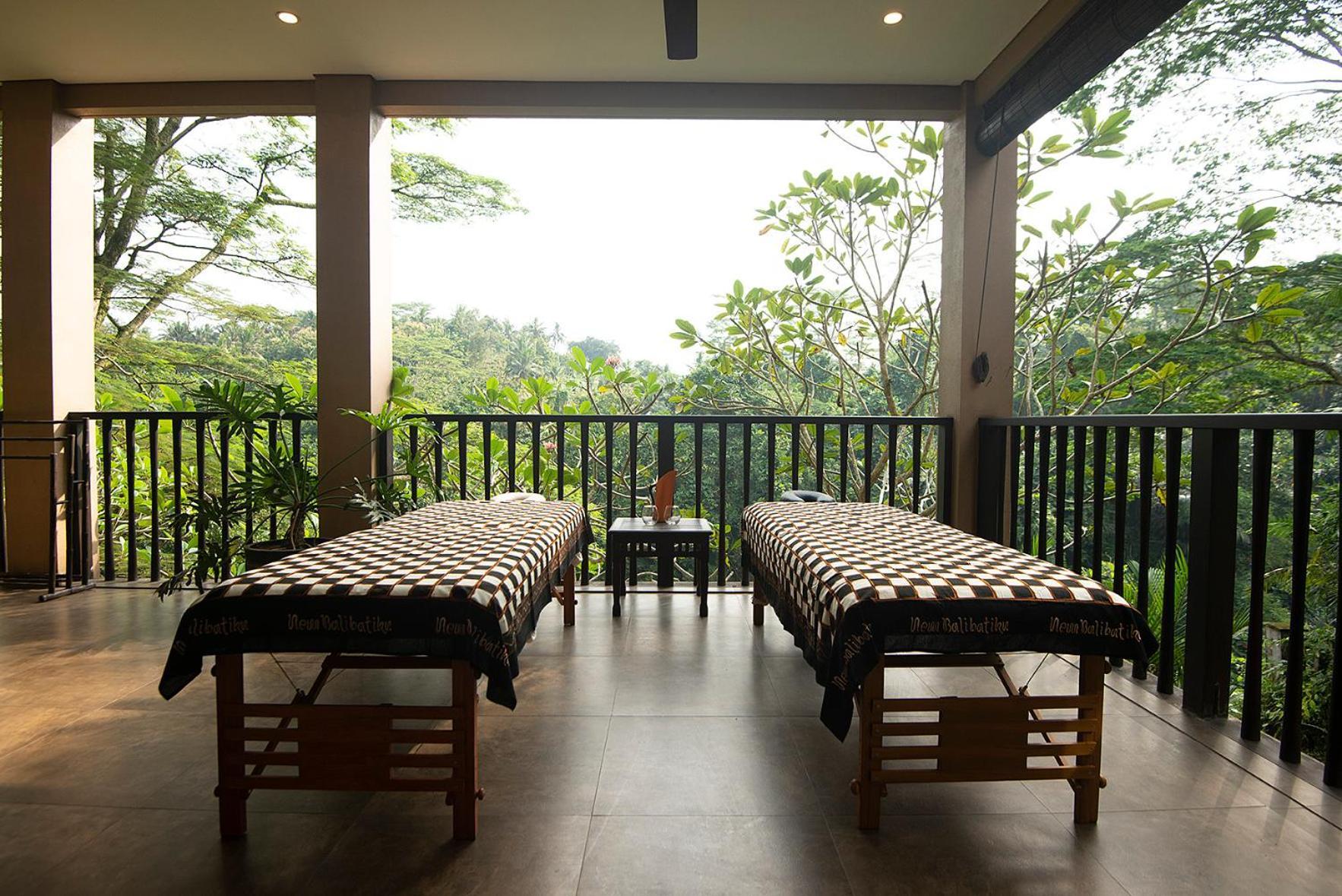 Villa Naga Putih *