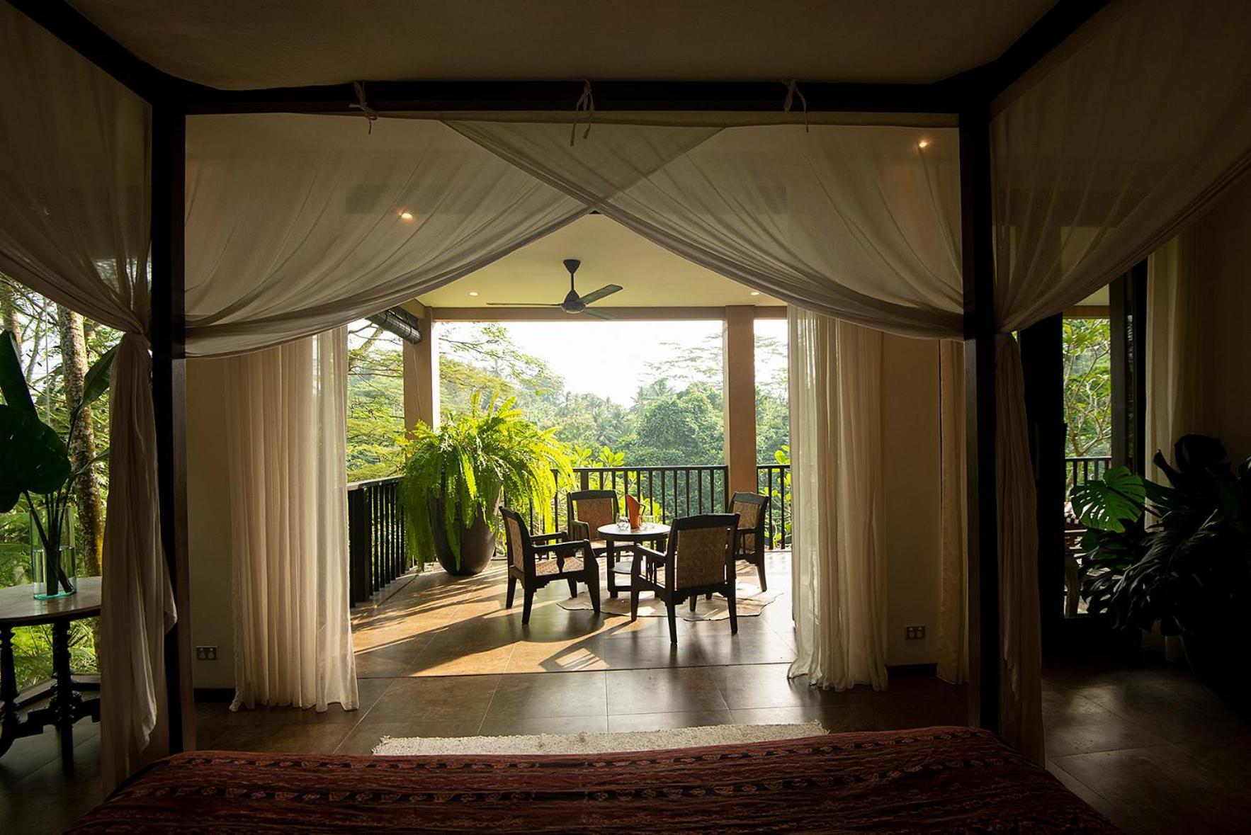 Villa Naga Putih *