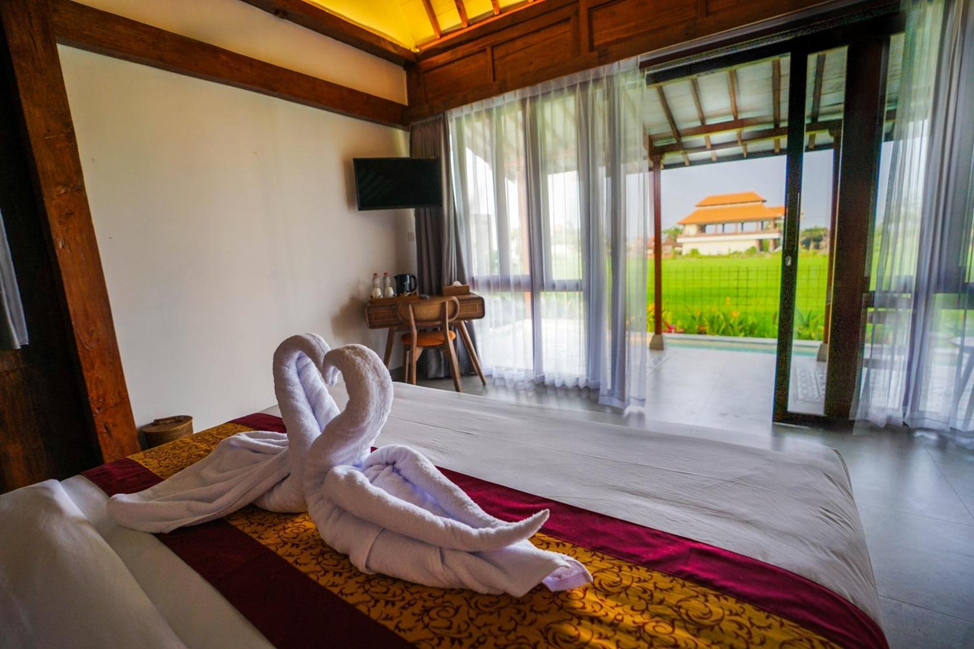 Rumah Tengah Sawah *