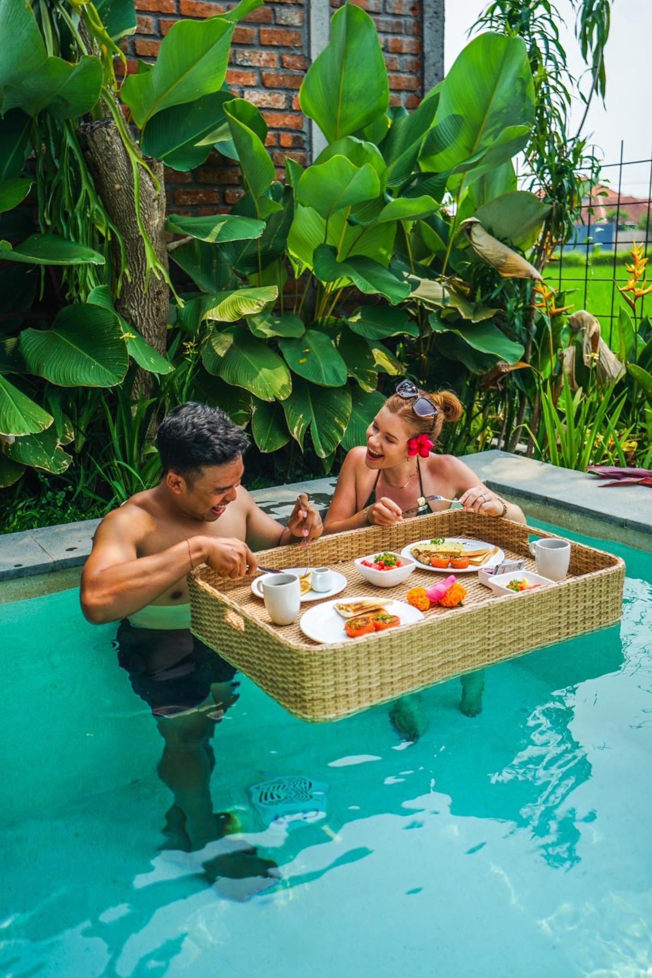 Rumah Tengah Sawah *