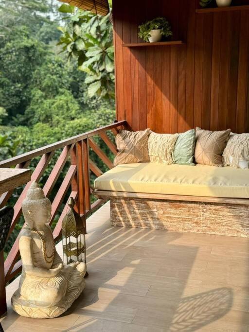 Apartment Superior One Bedroom W Stunning Waterfall View Ubud (Bali)
