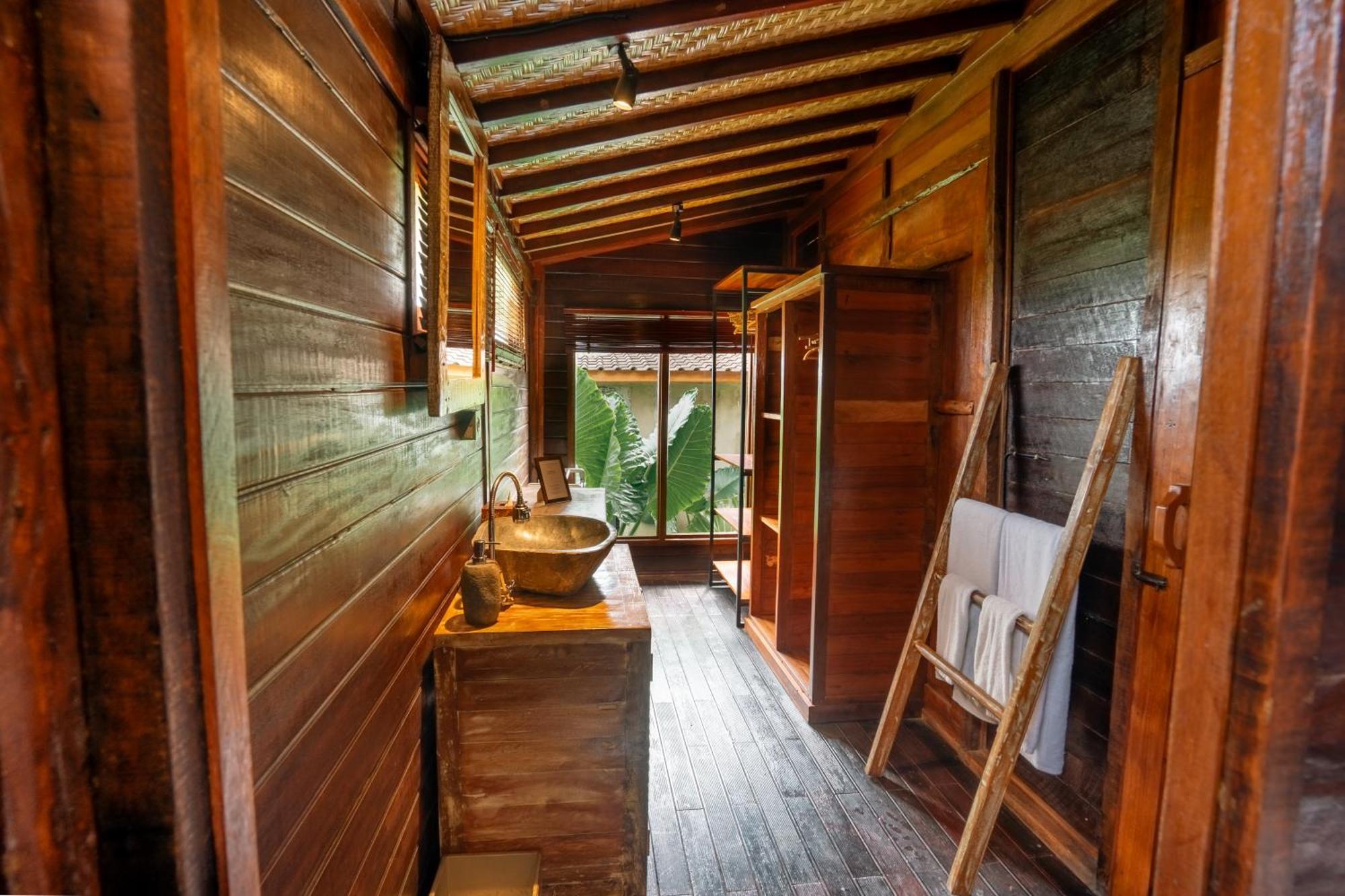 Indulge In The Serenity Of Bali At Rumah Elfi *