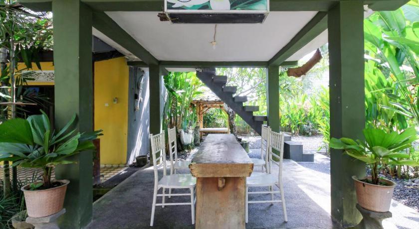 Hotel Oyo 90547 Saren Anyar 2*