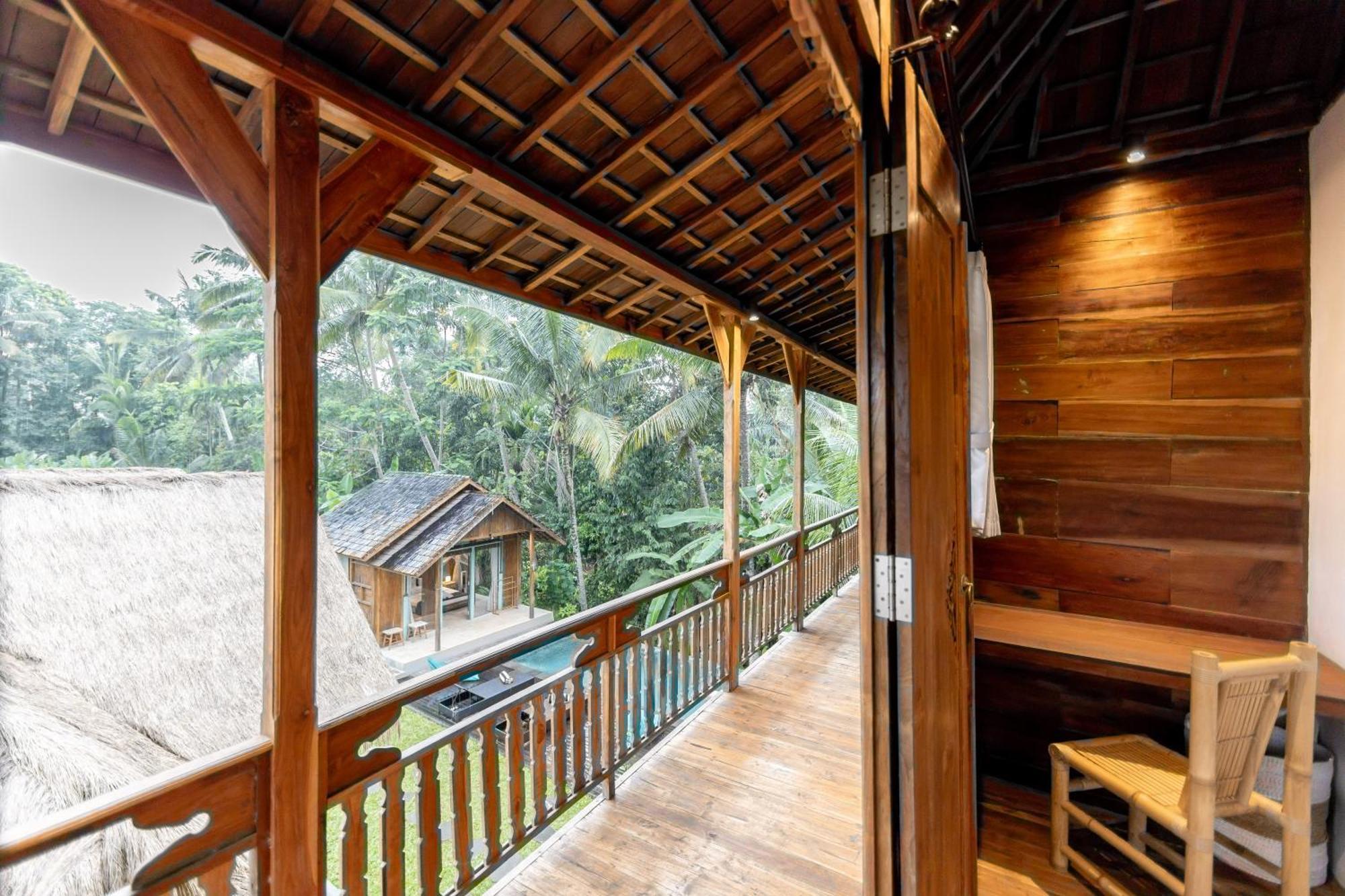 Lodge Rumah Guci