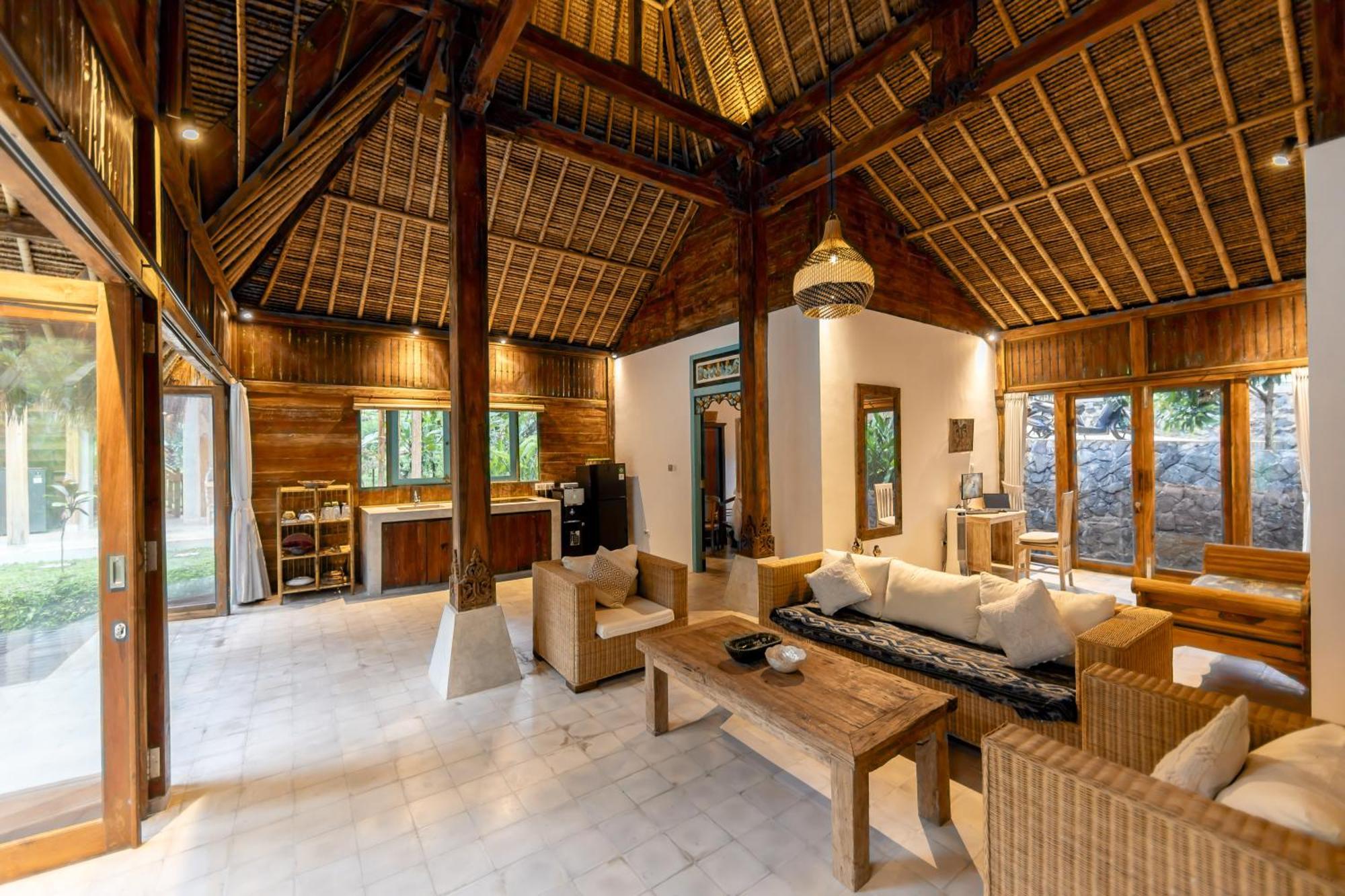Lodge Rumah Guci *