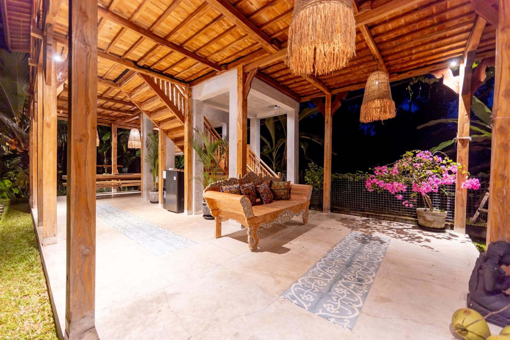 Lodge Rumah Guci *