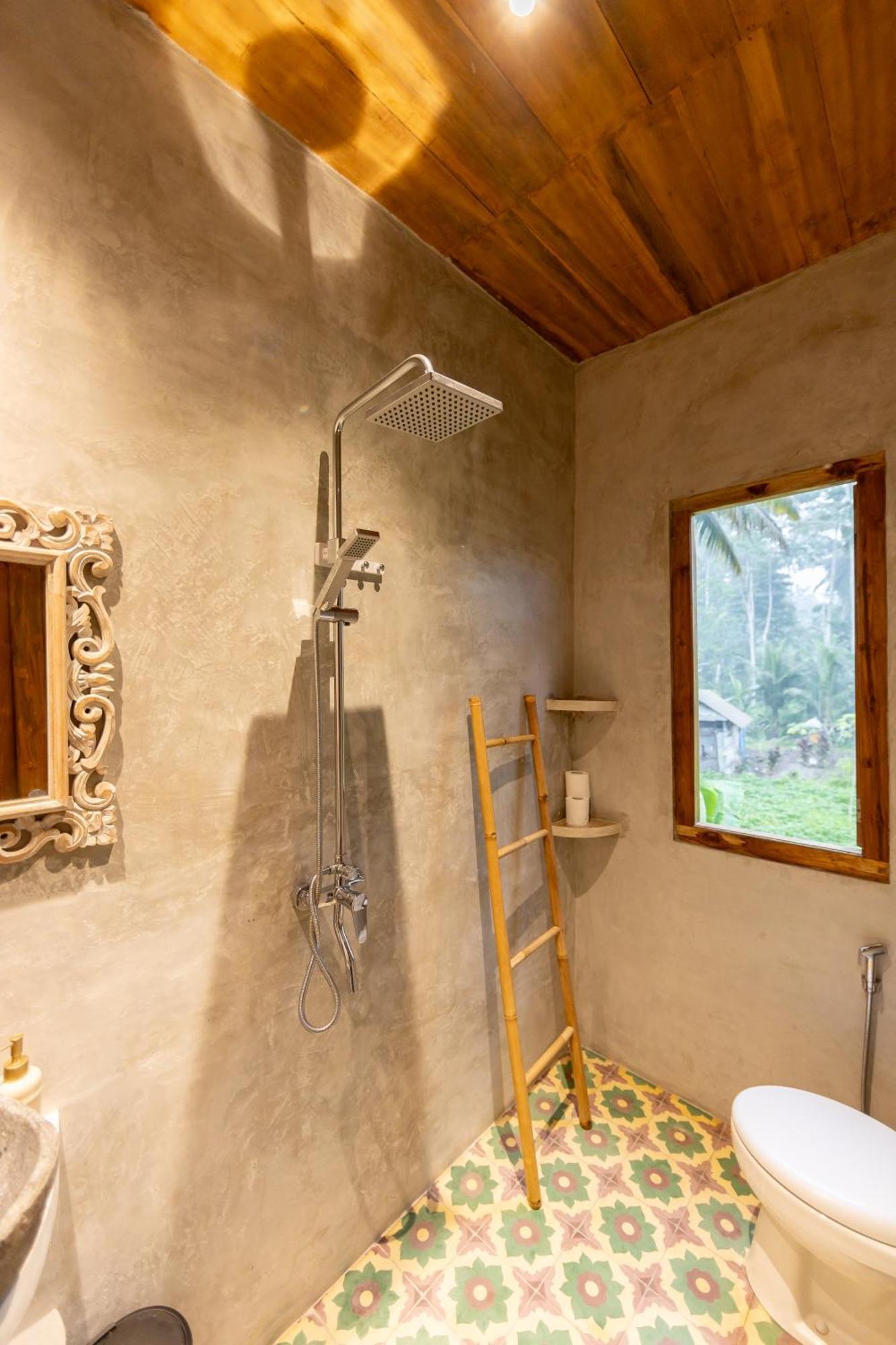 Lodge Rumah Guci