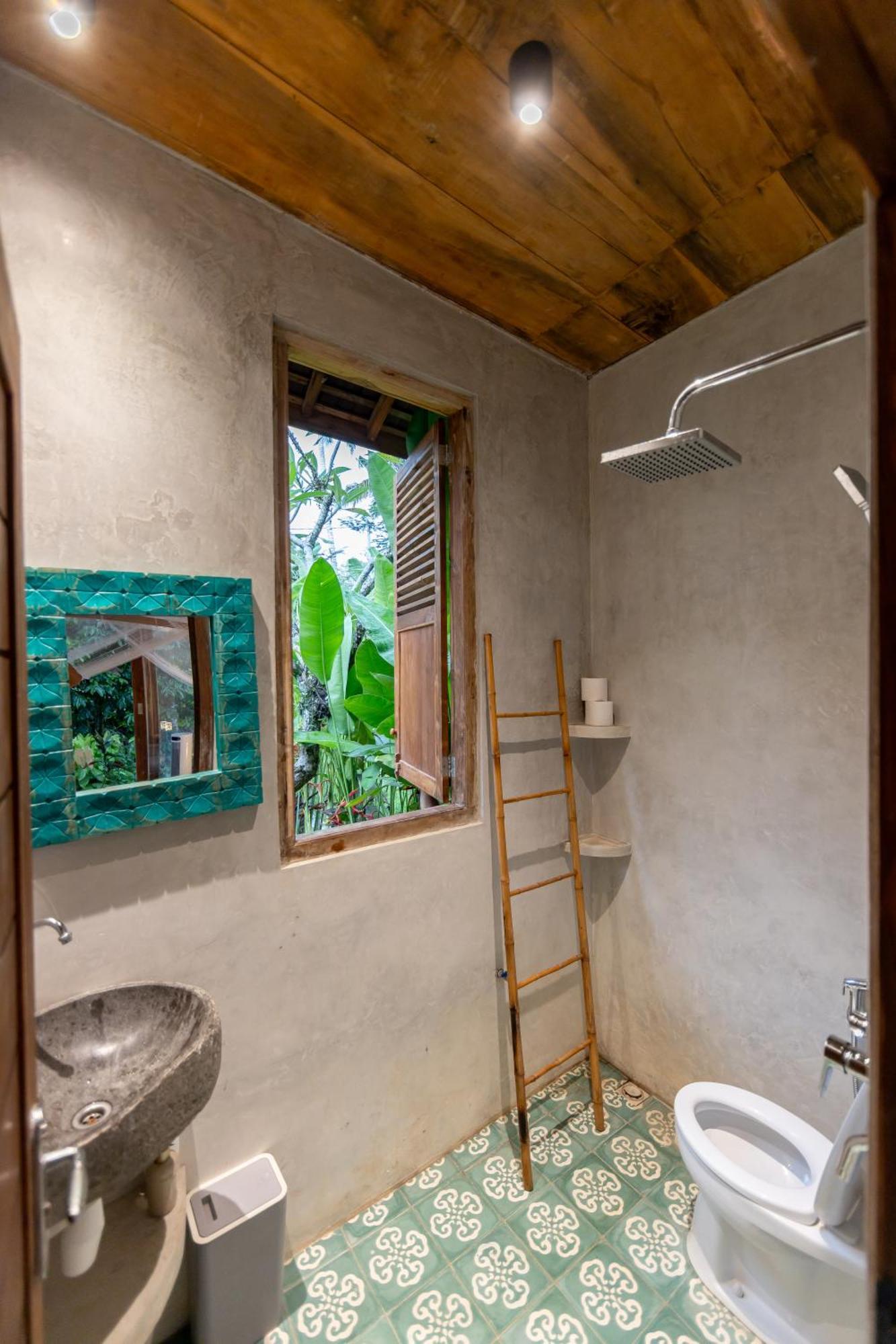 Lodge Rumah Guci *