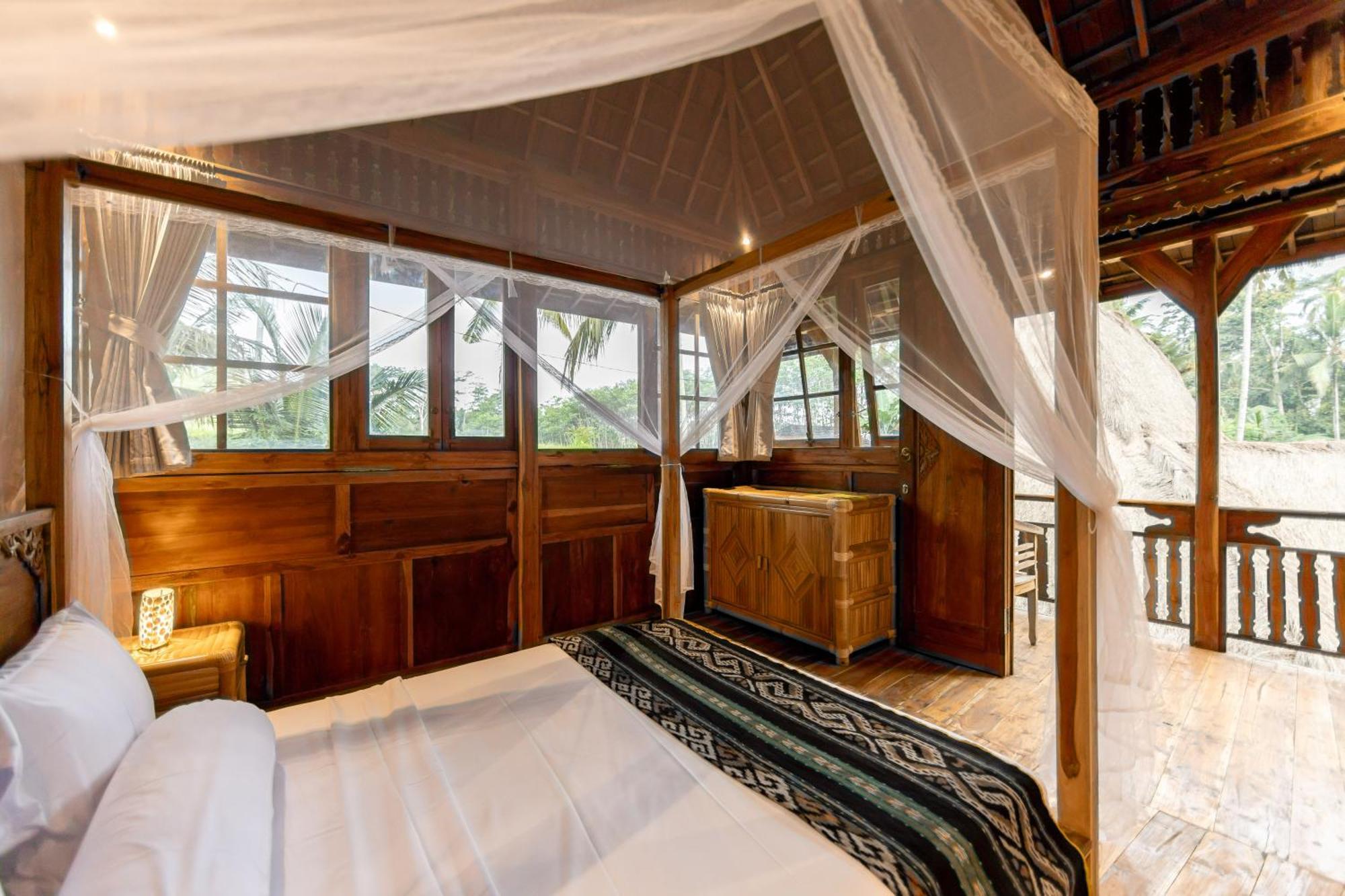 Lodge Rumah Guci