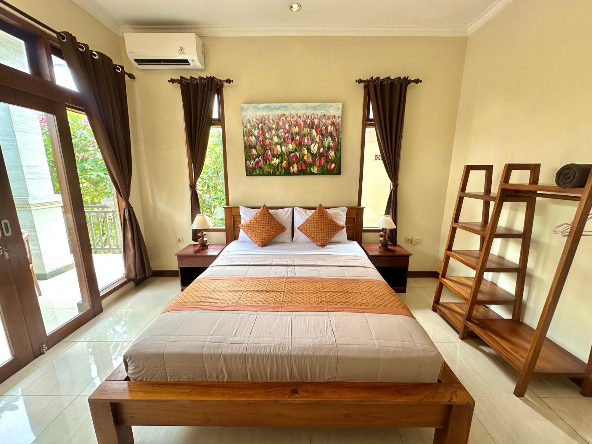 Naeera Guest house *