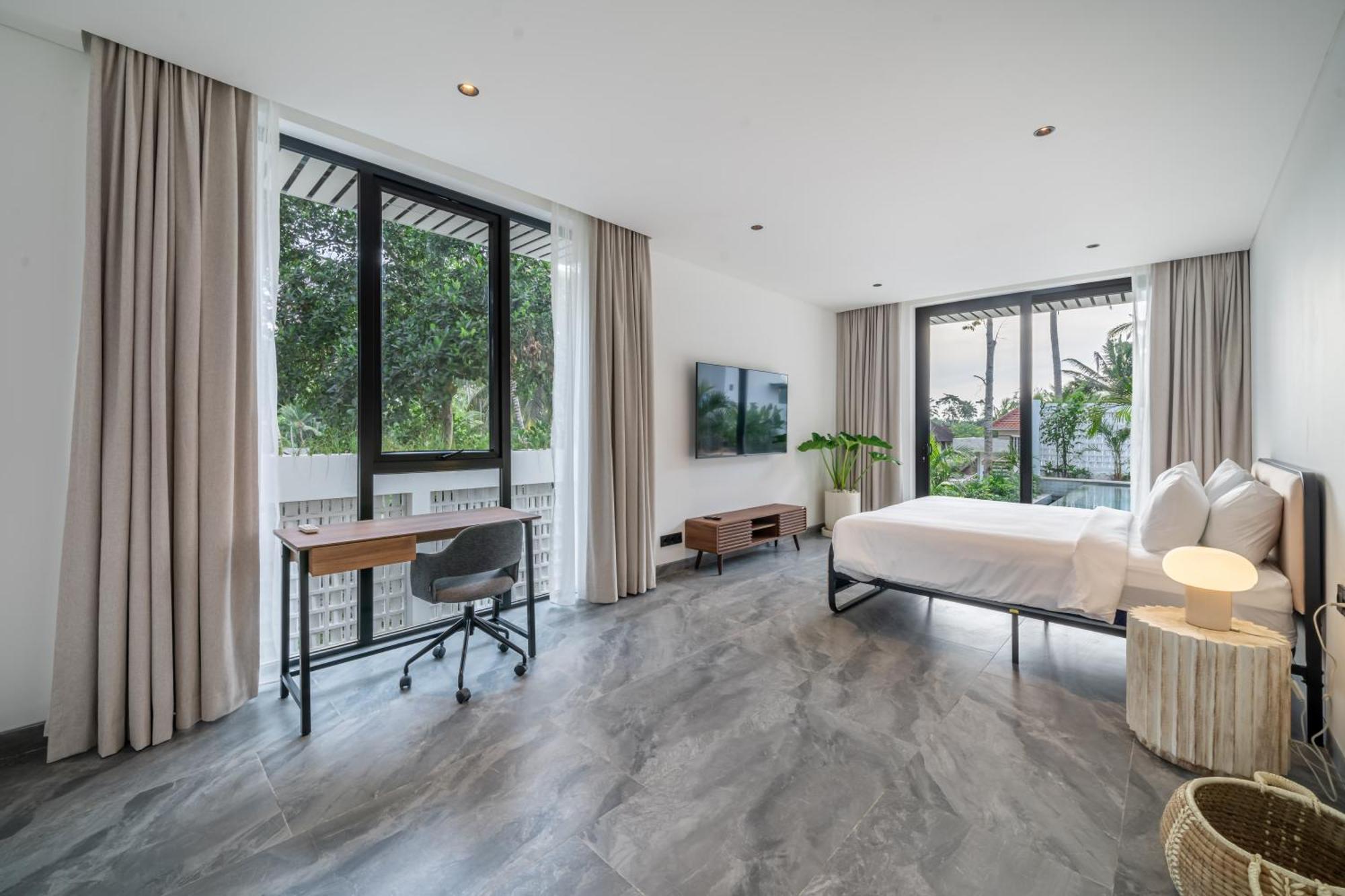 Stunning New With Expansive Living And Jaw-dropping Views!