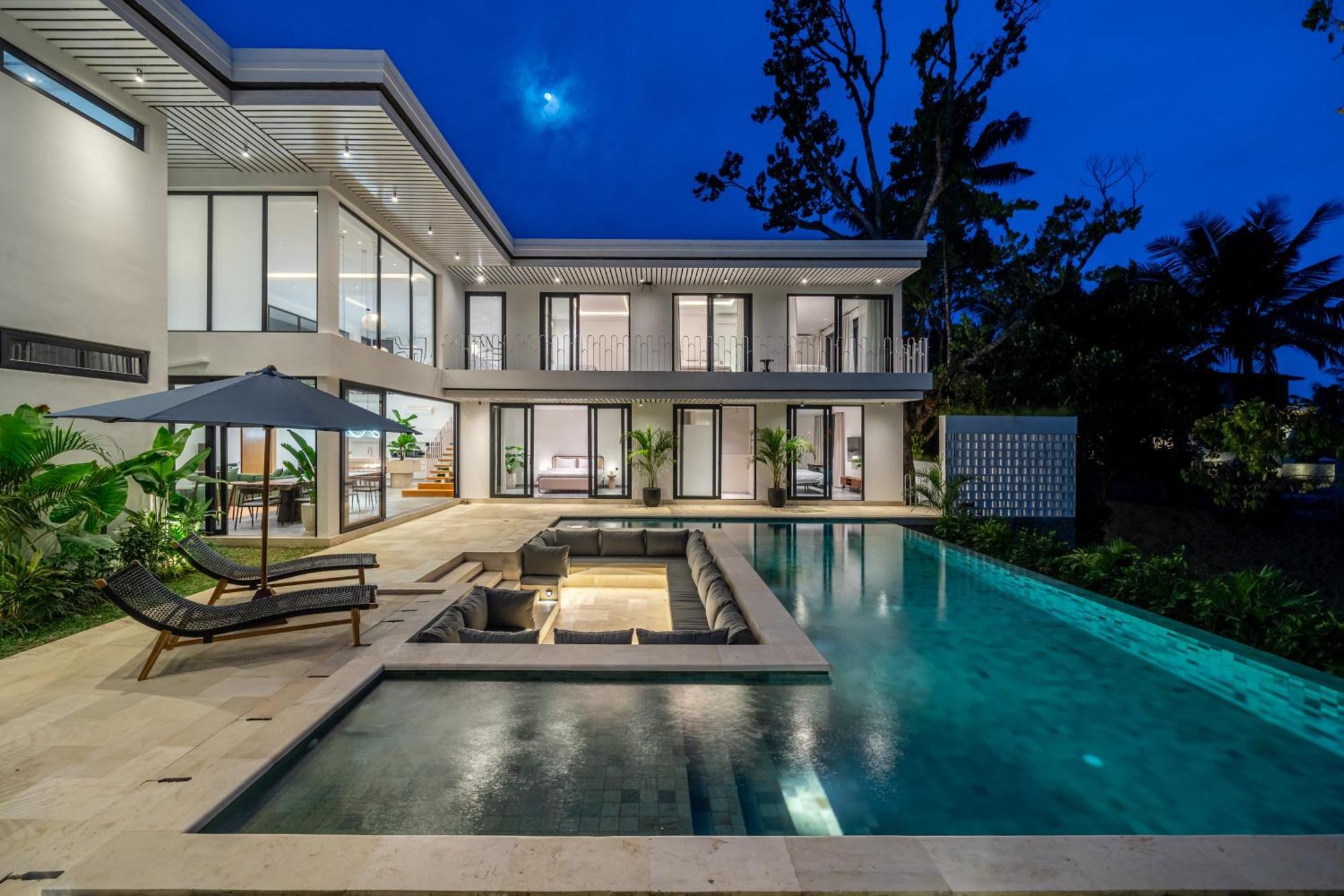 Stunning New With Expansive Living And Jaw-dropping Views! Villa