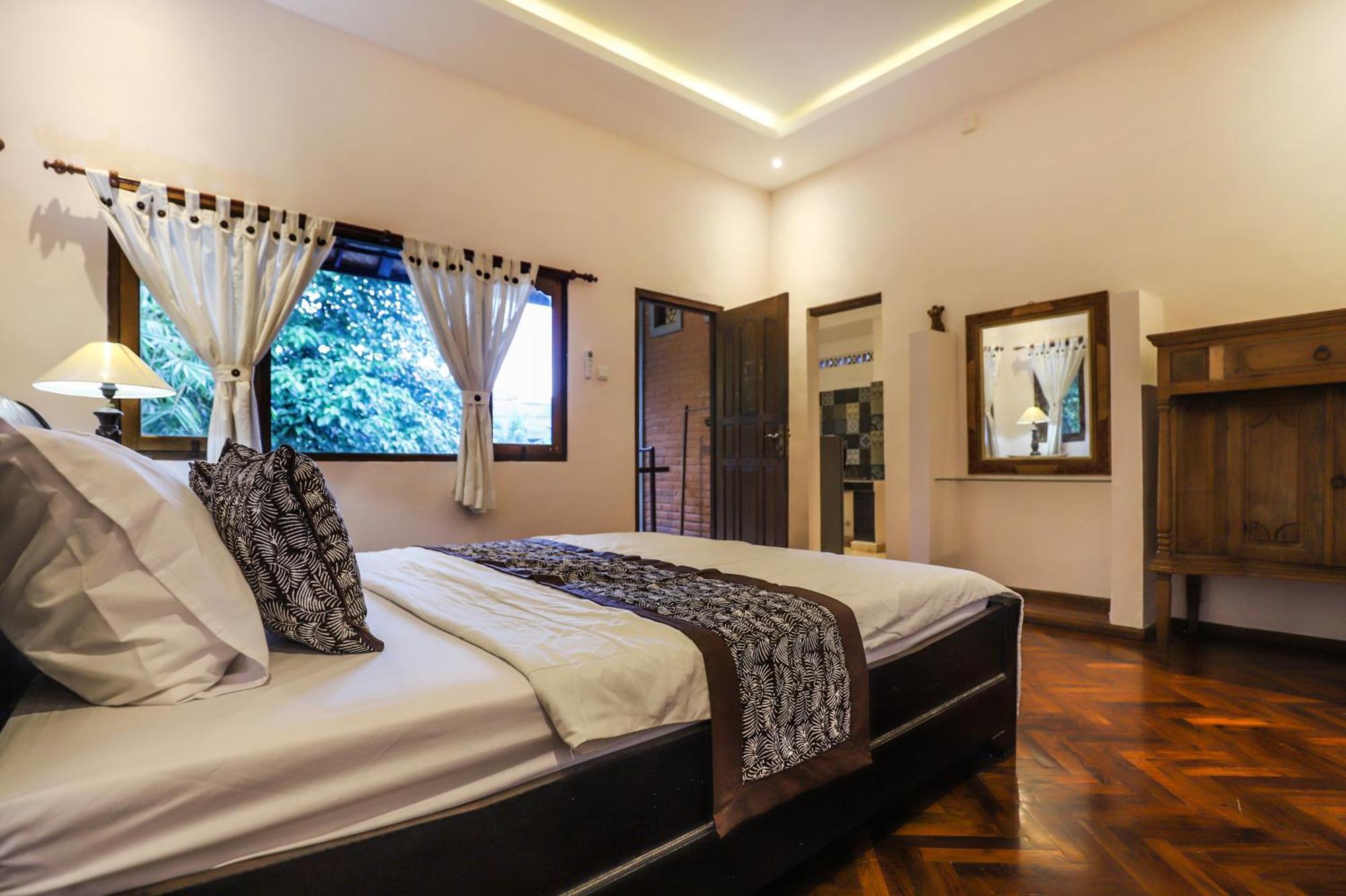 Classic With Jungle View 1