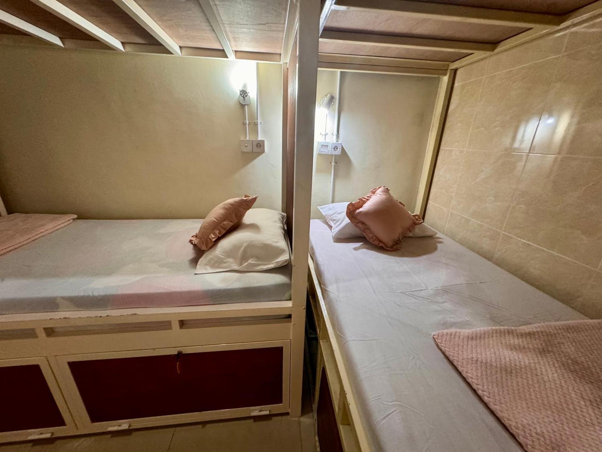 Hostel Ode *