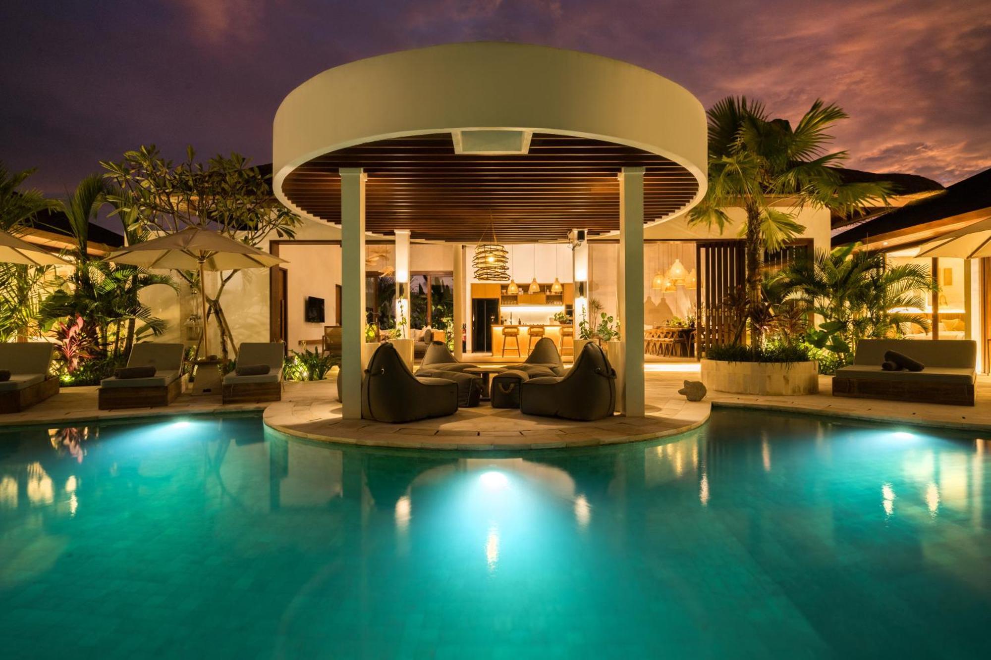 Villa The Blue Parrot By Balisuperhost