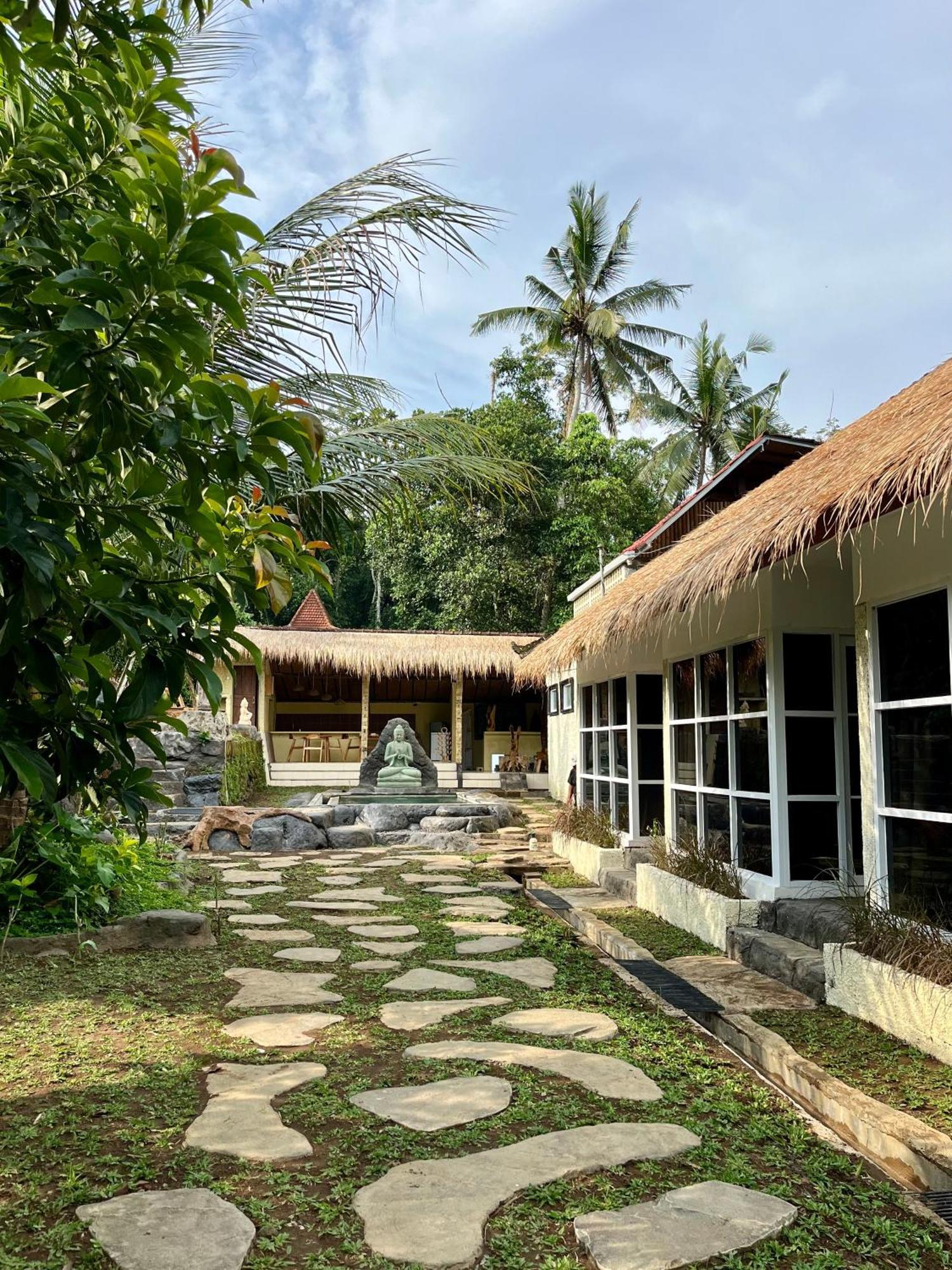 Bamboo Oasis Hotel *