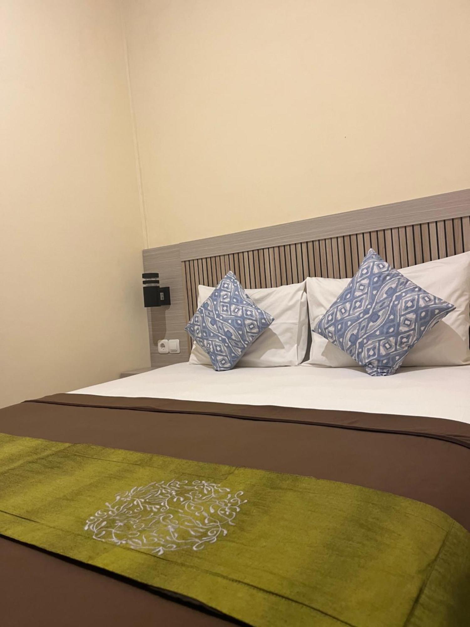 Lionk Bali House Bed & Breakfast *