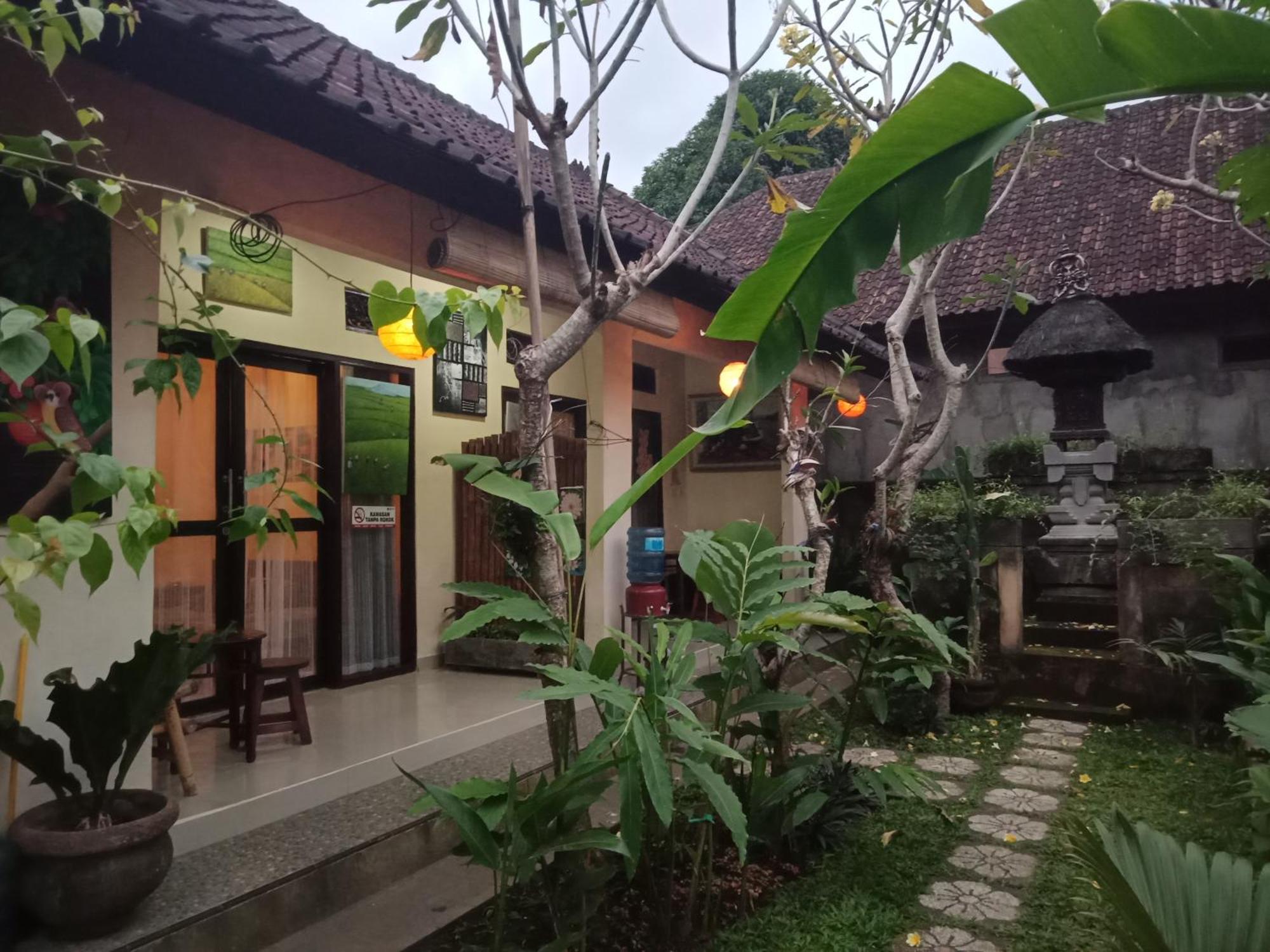 Lionk Bali House Bed & Breakfast