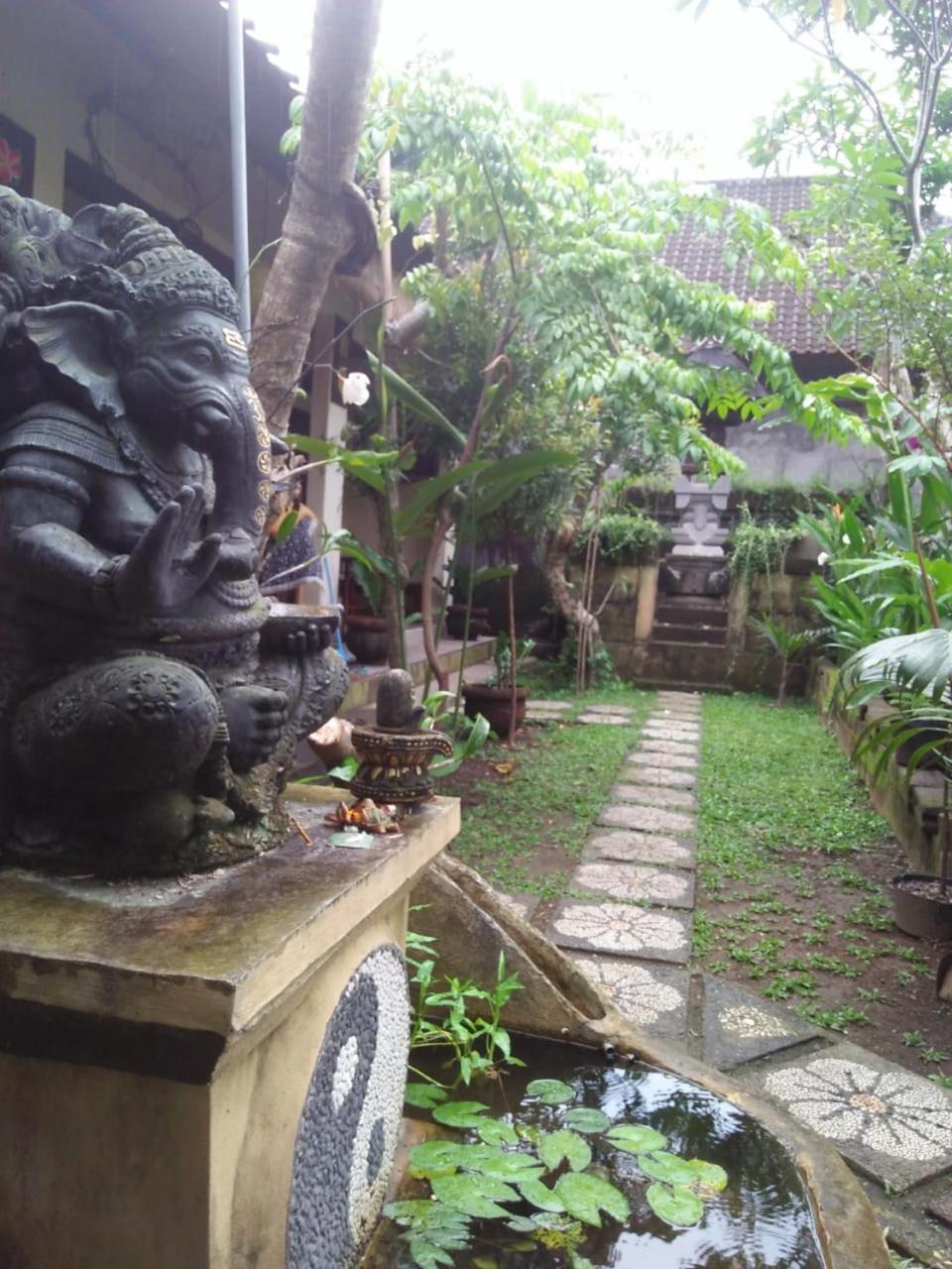 Lionk Bali House Bed & Breakfast *