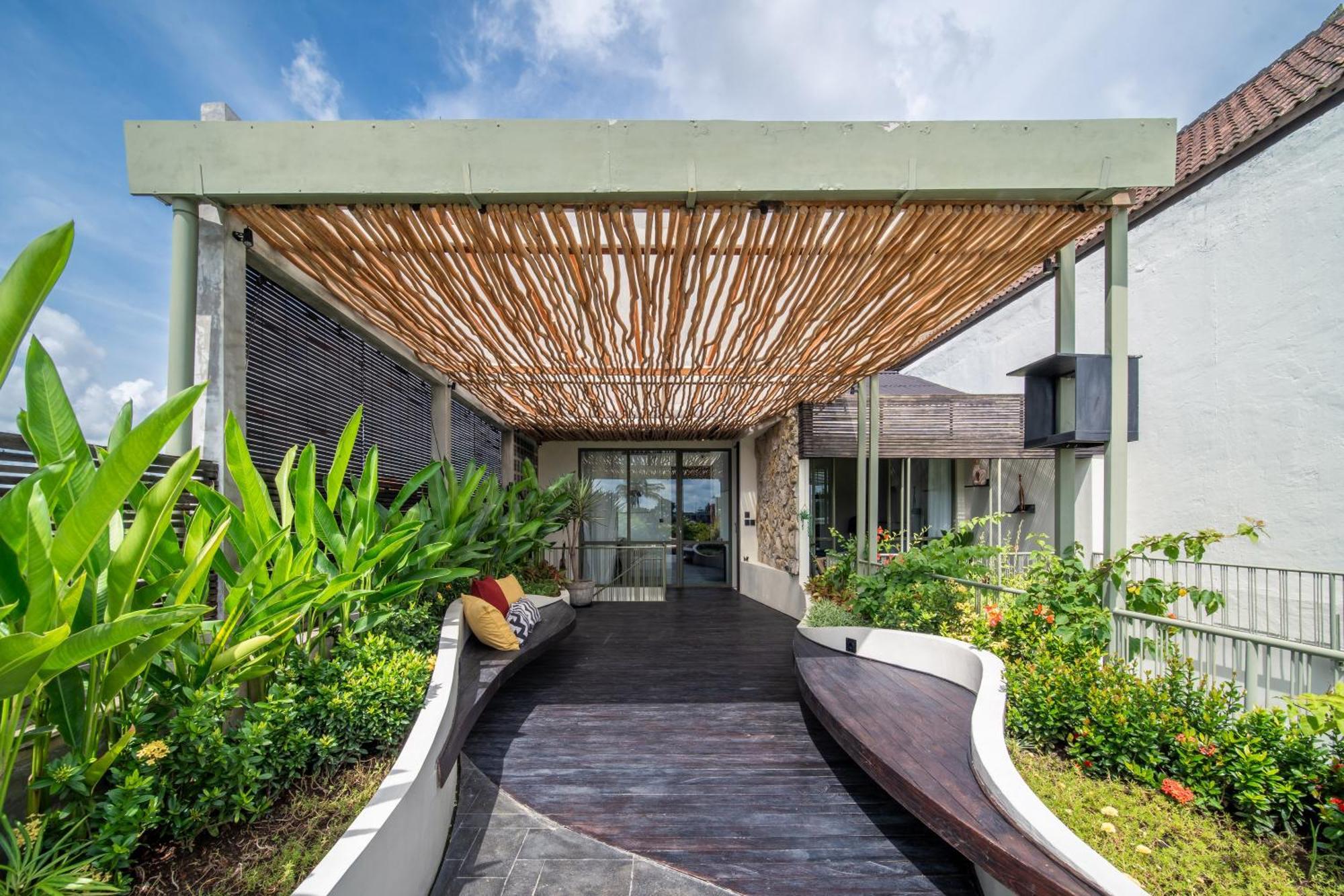 Rooftop Art Villa *