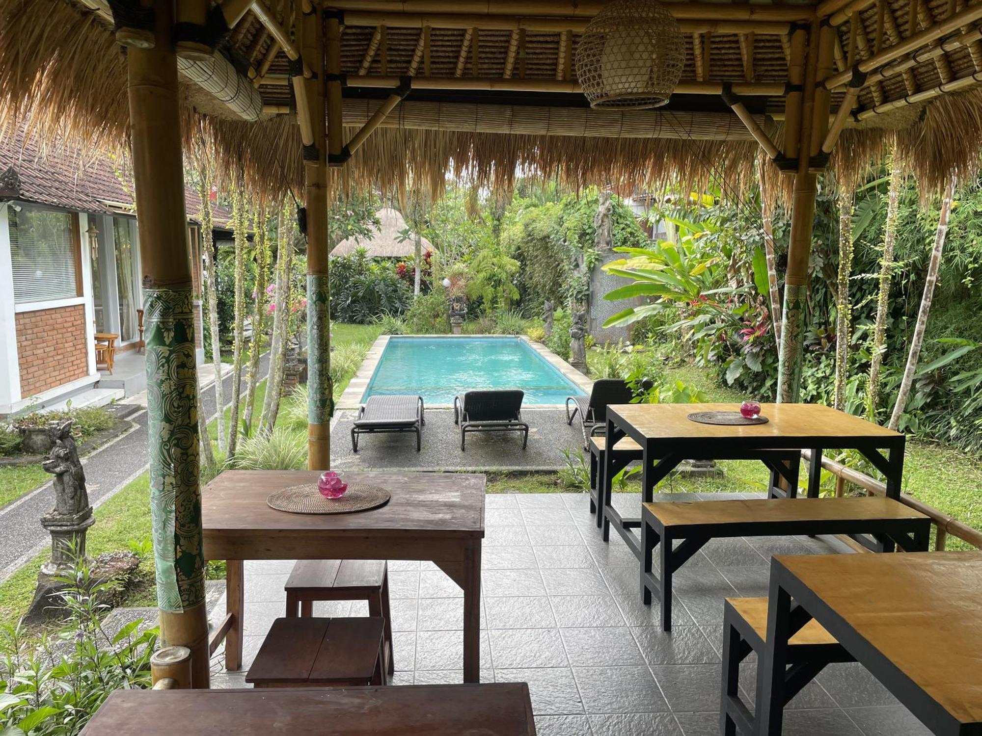 Taman Lituhayu Lodge *