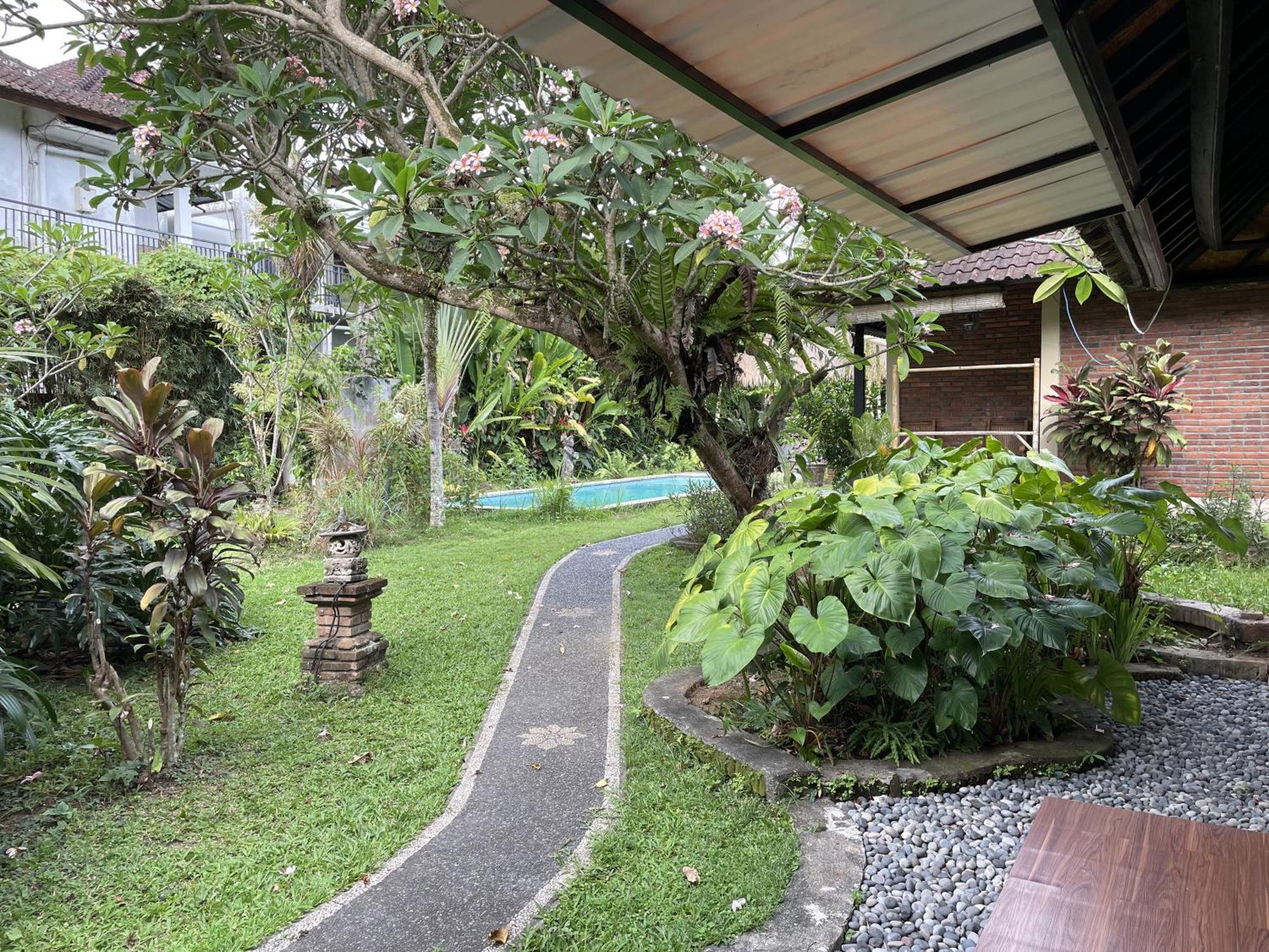 Taman Lituhayu Lodge *