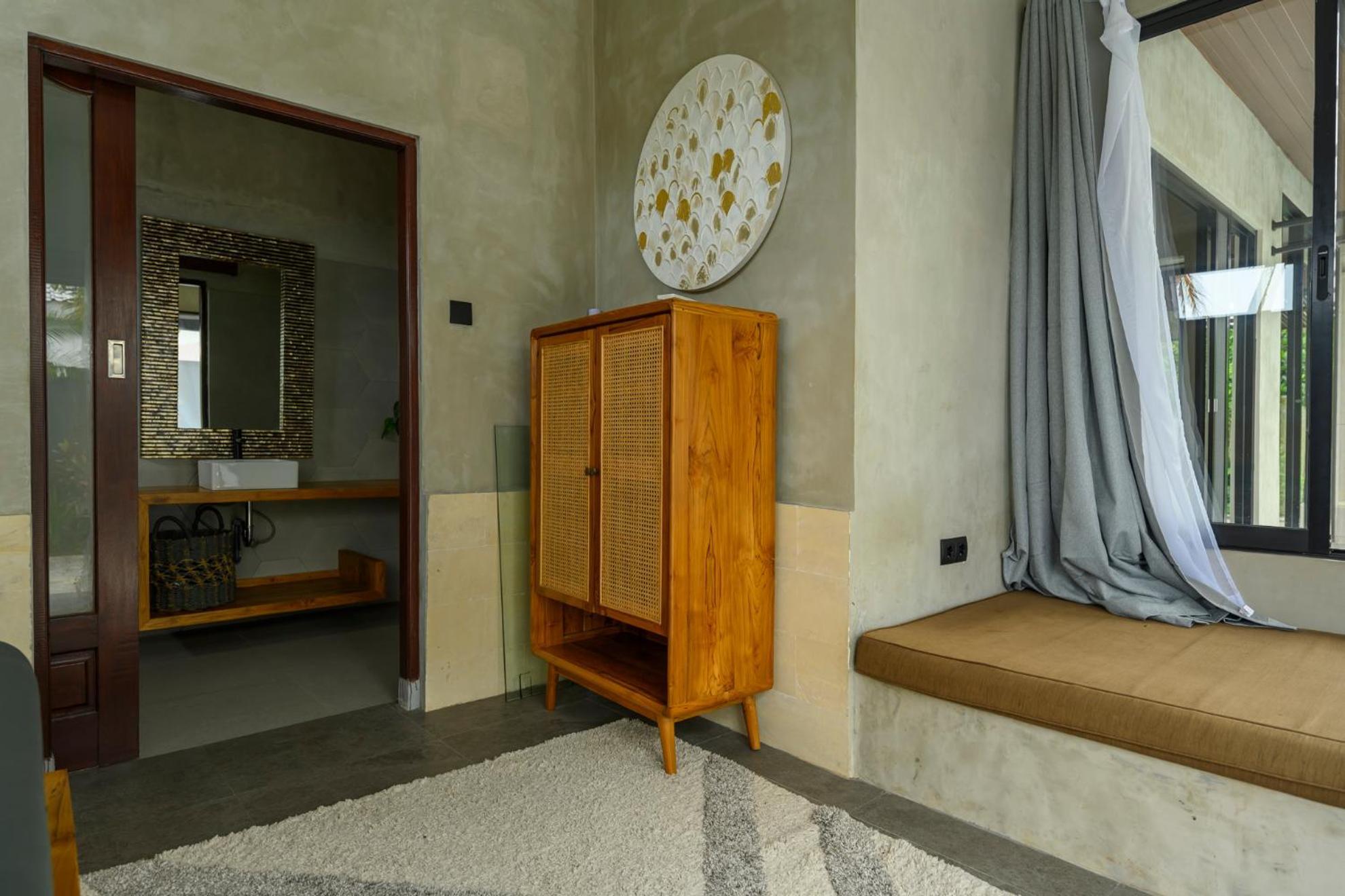 New Luxury In -3bdr, Expansive Pool - Stunning Design *