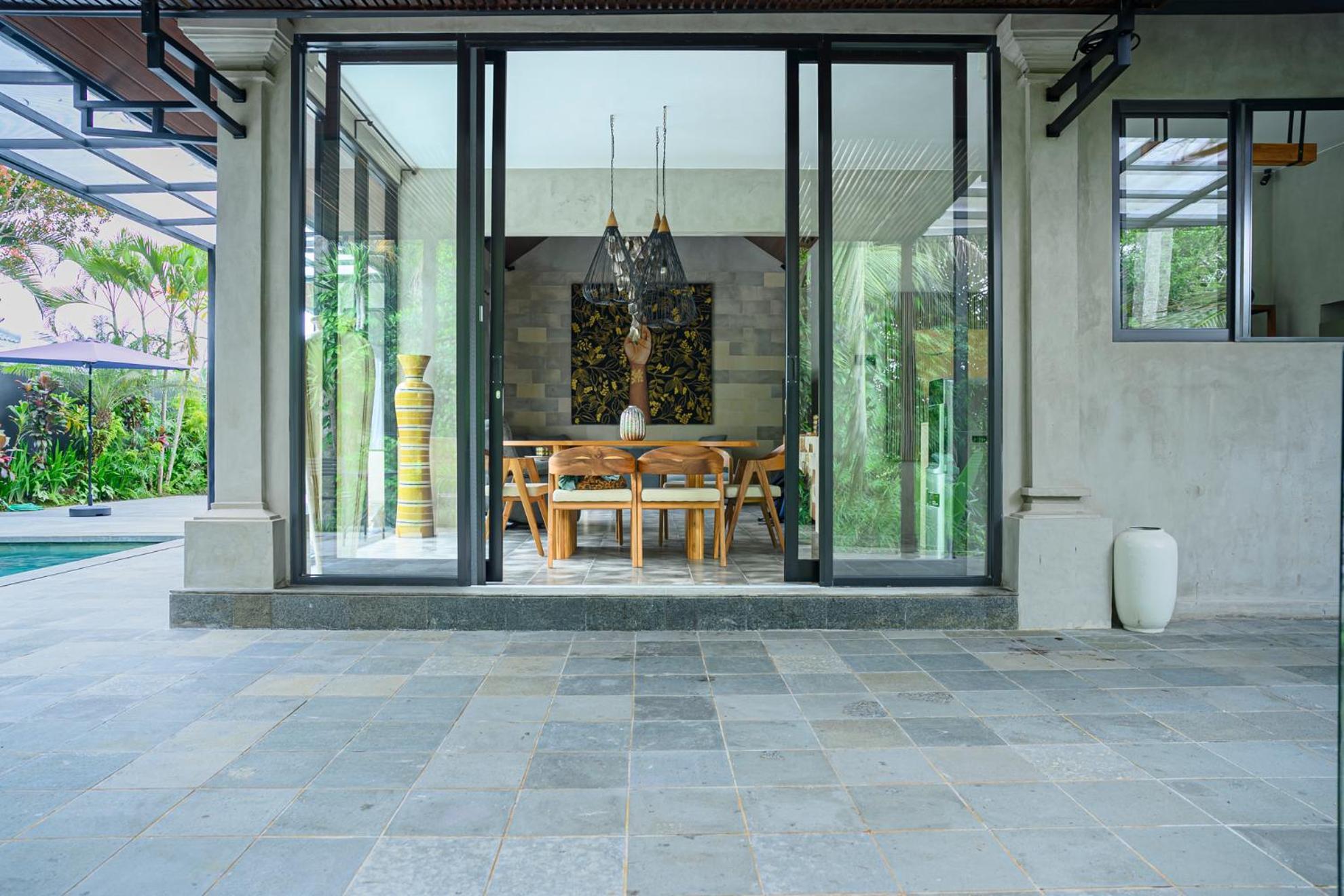 New Luxury In -3bdr, Expansive Pool - Stunning Design *