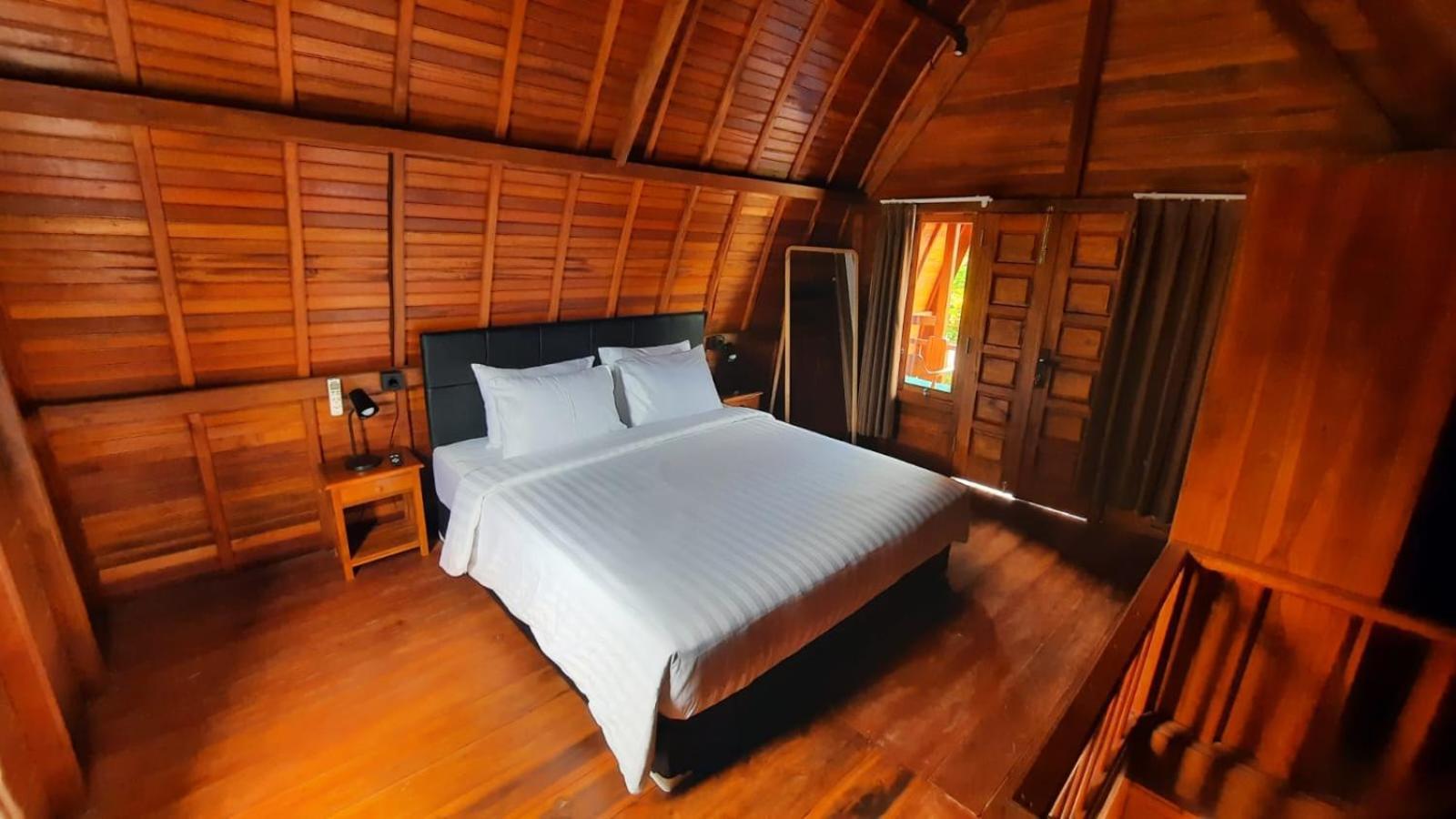 Kayu Joglos Villa