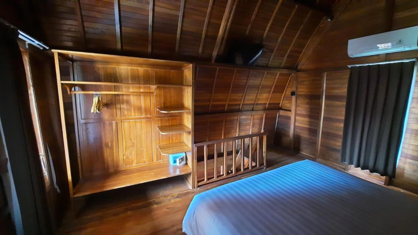 Villa Kayu Joglos