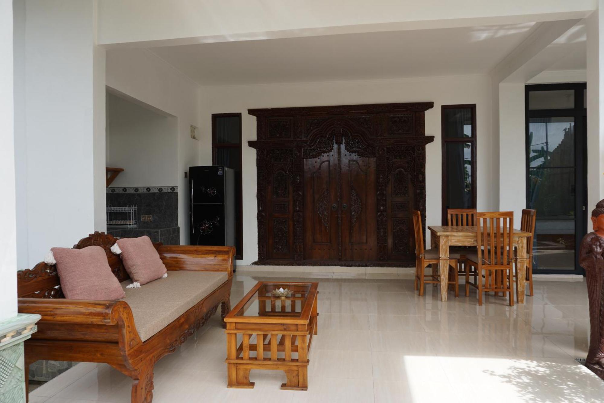 Villa Adi *