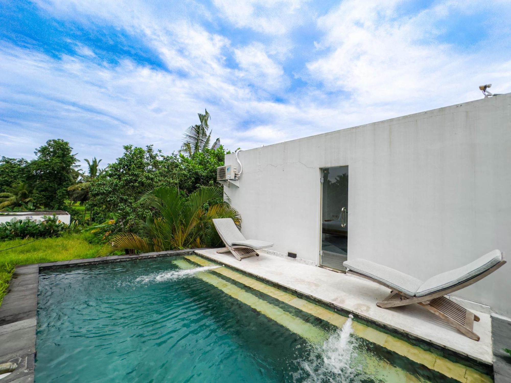 White Cubes Villa *